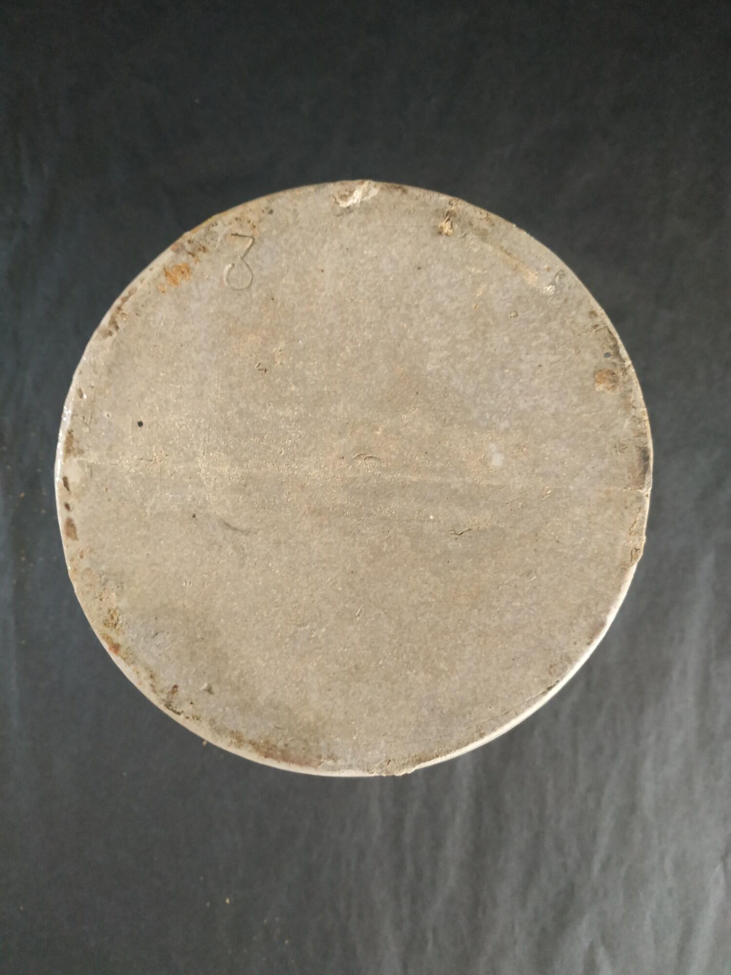 Greige sandstone pot with lid