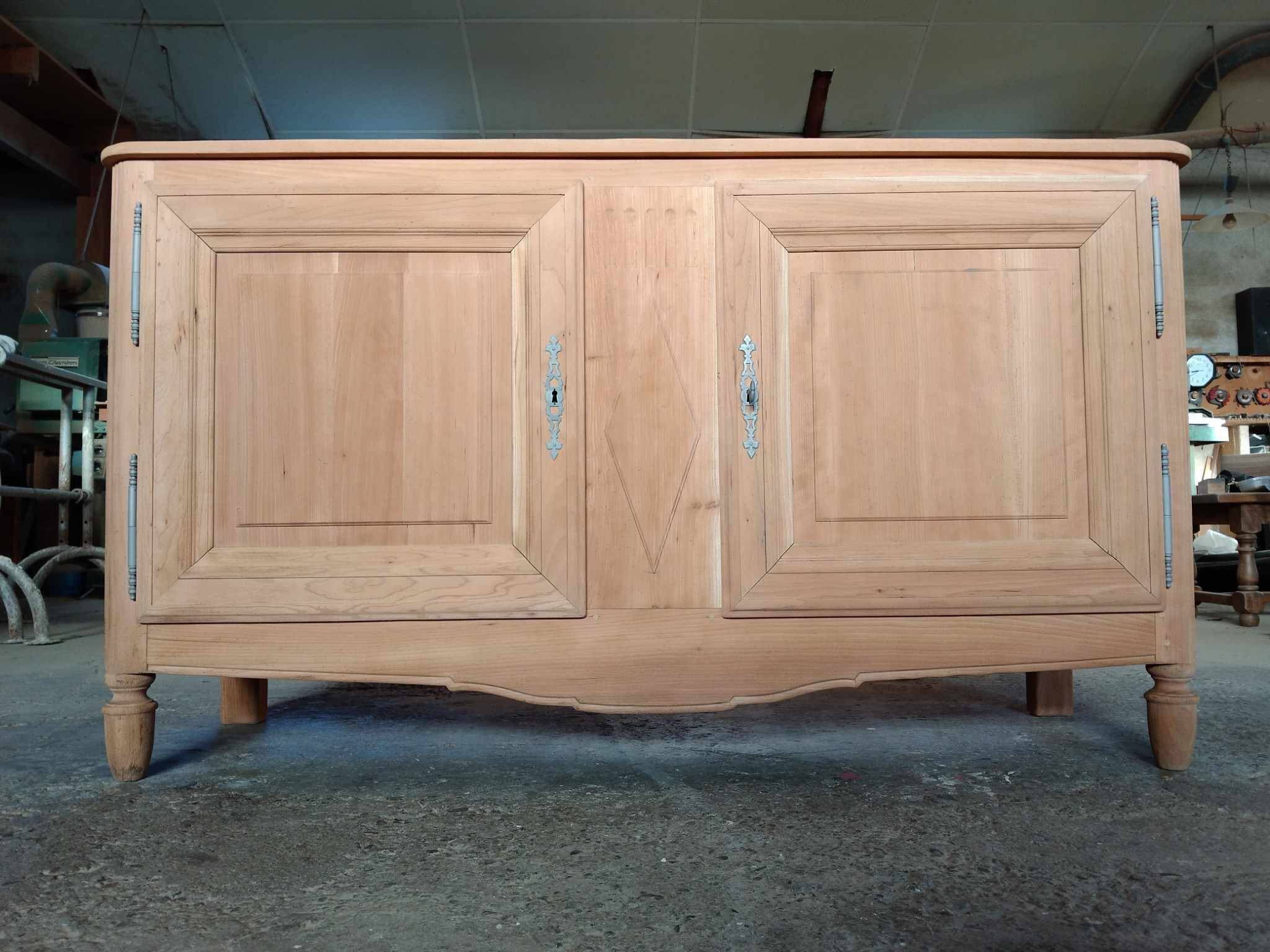 Low sideboard with 2 doors (airbrushed)