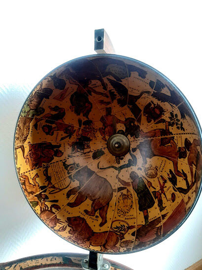 Vintage world map bar