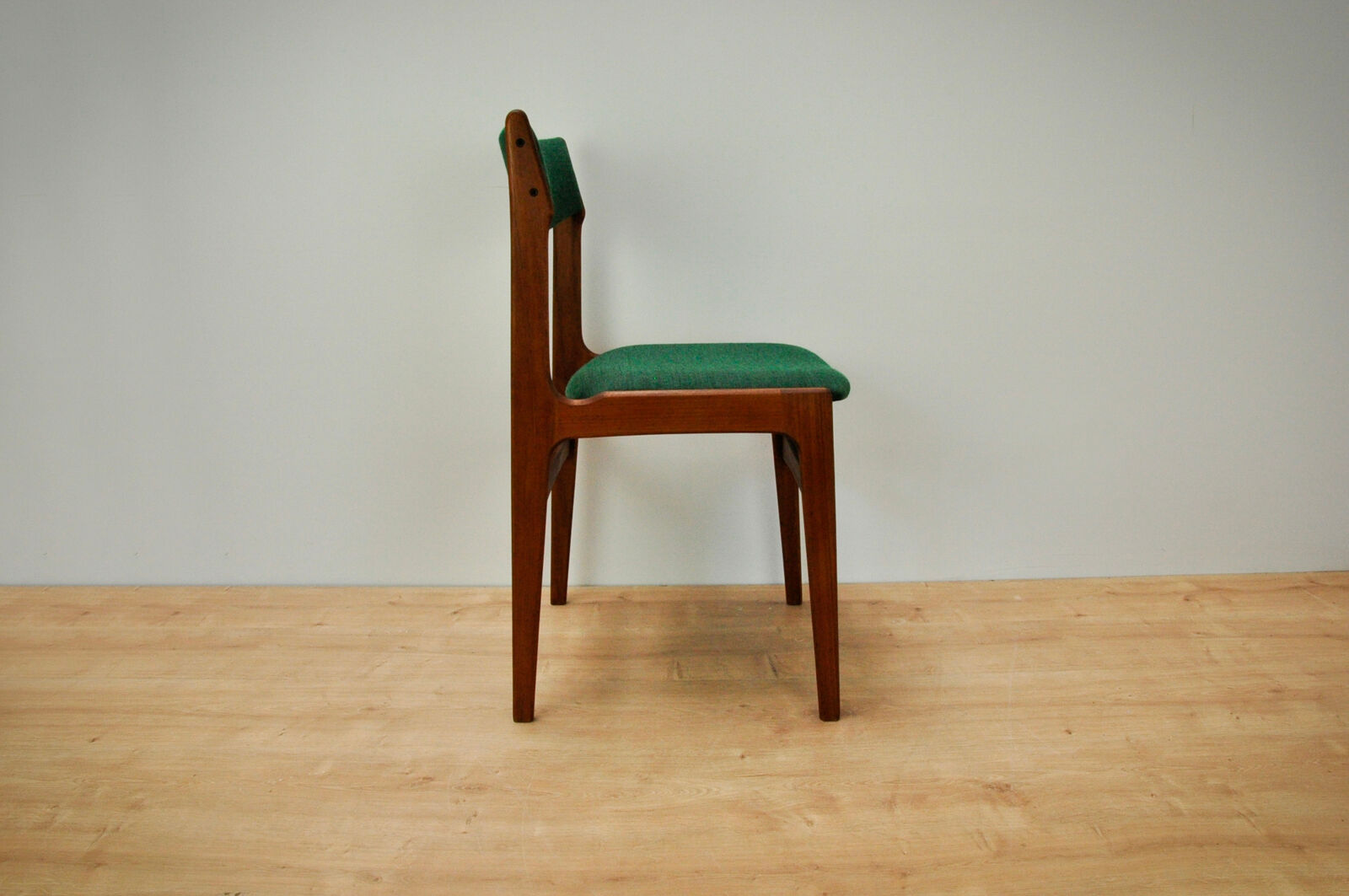 Set of 6 dining chairs by Erik Buch for Oddense Maskinsnedkeri