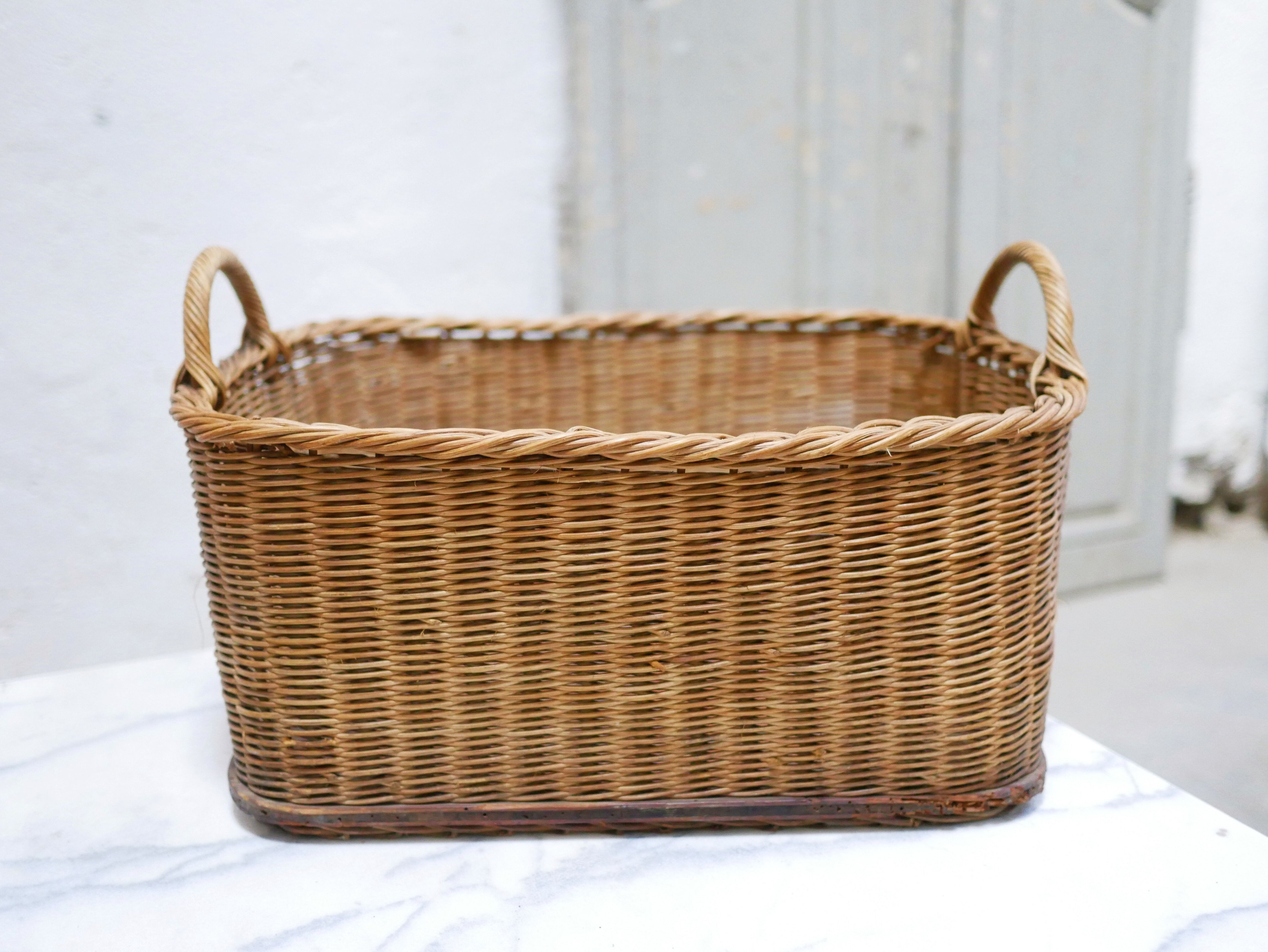 Panier vintage en rotin et en bois