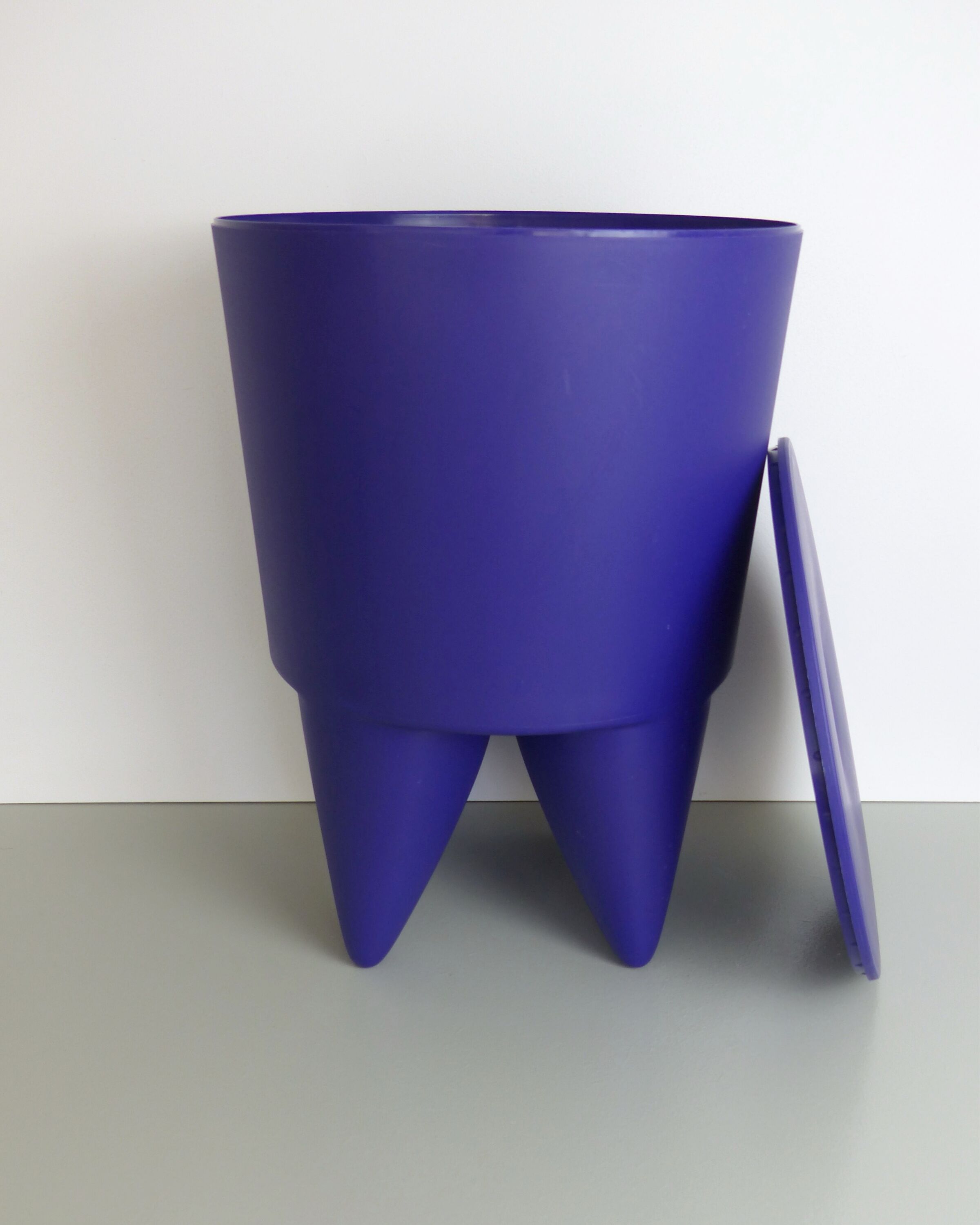 Purple stool Bubu 1er XO by Philippe Starck