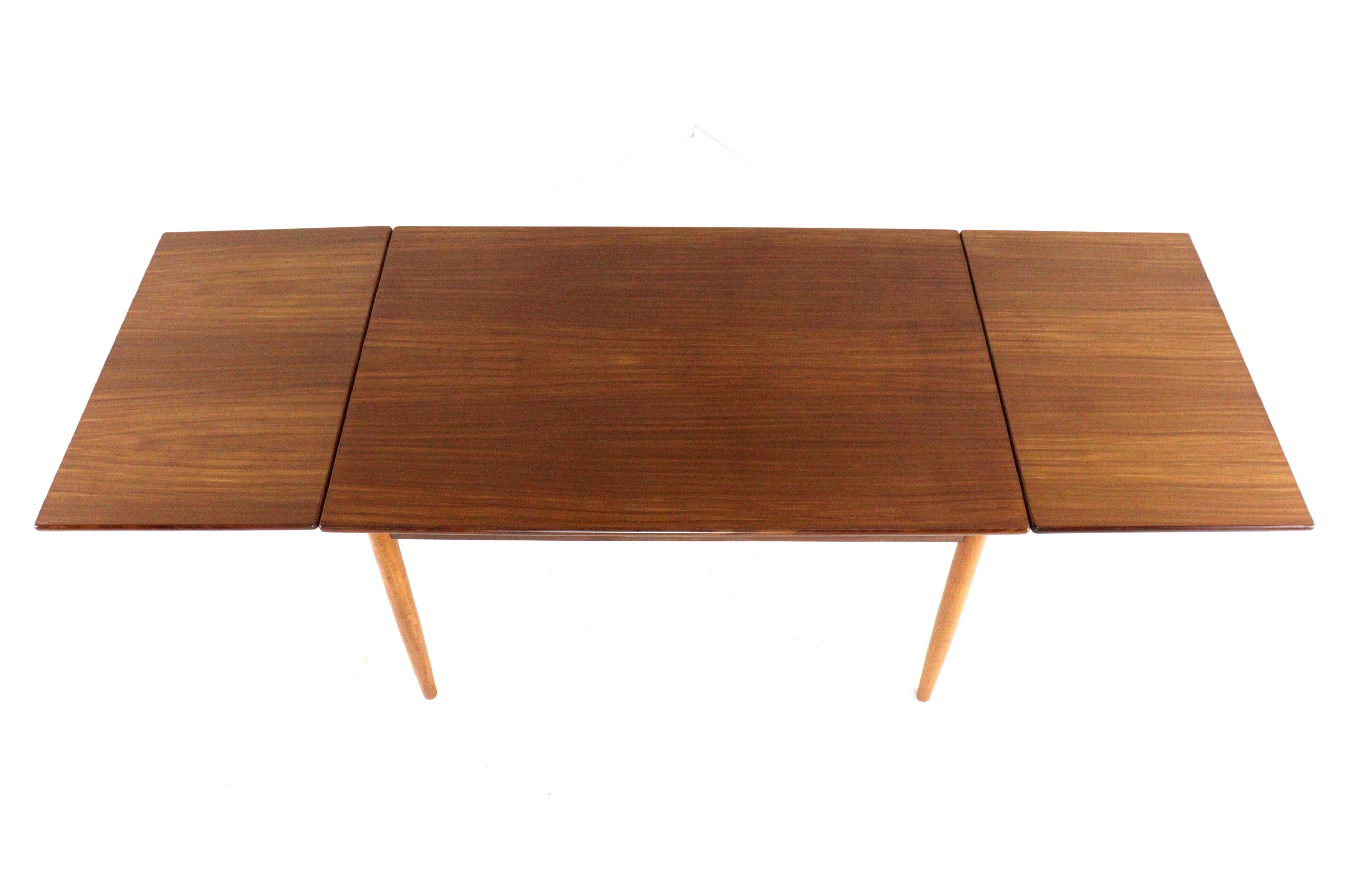 Rectangular extendable dining table 'Kaerum' - mid century modern