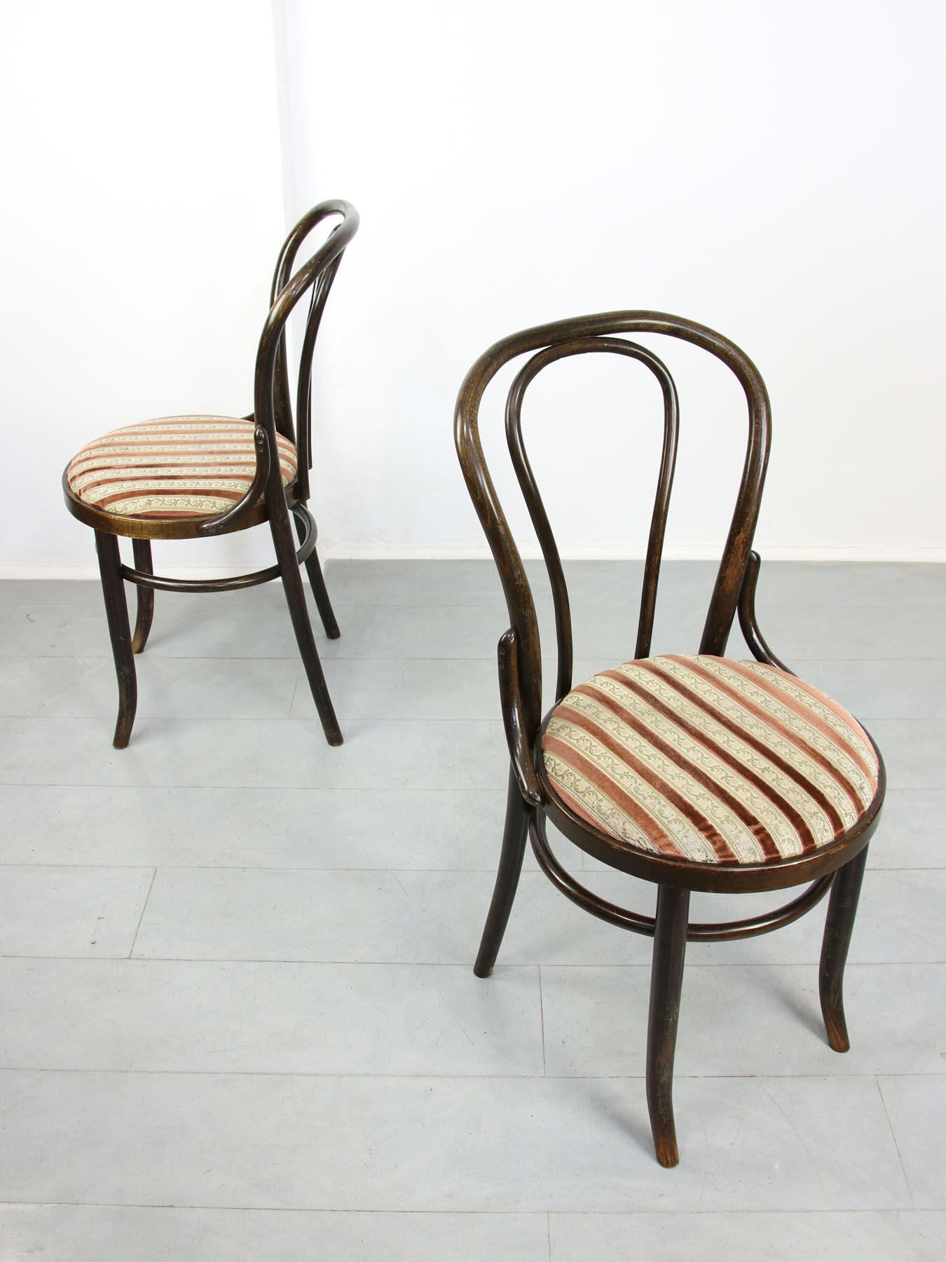 Bentwood 18 dining chairs, set of 2