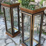 Pair of display cases in magnifying glass and black & gold lacquer, 20th century period