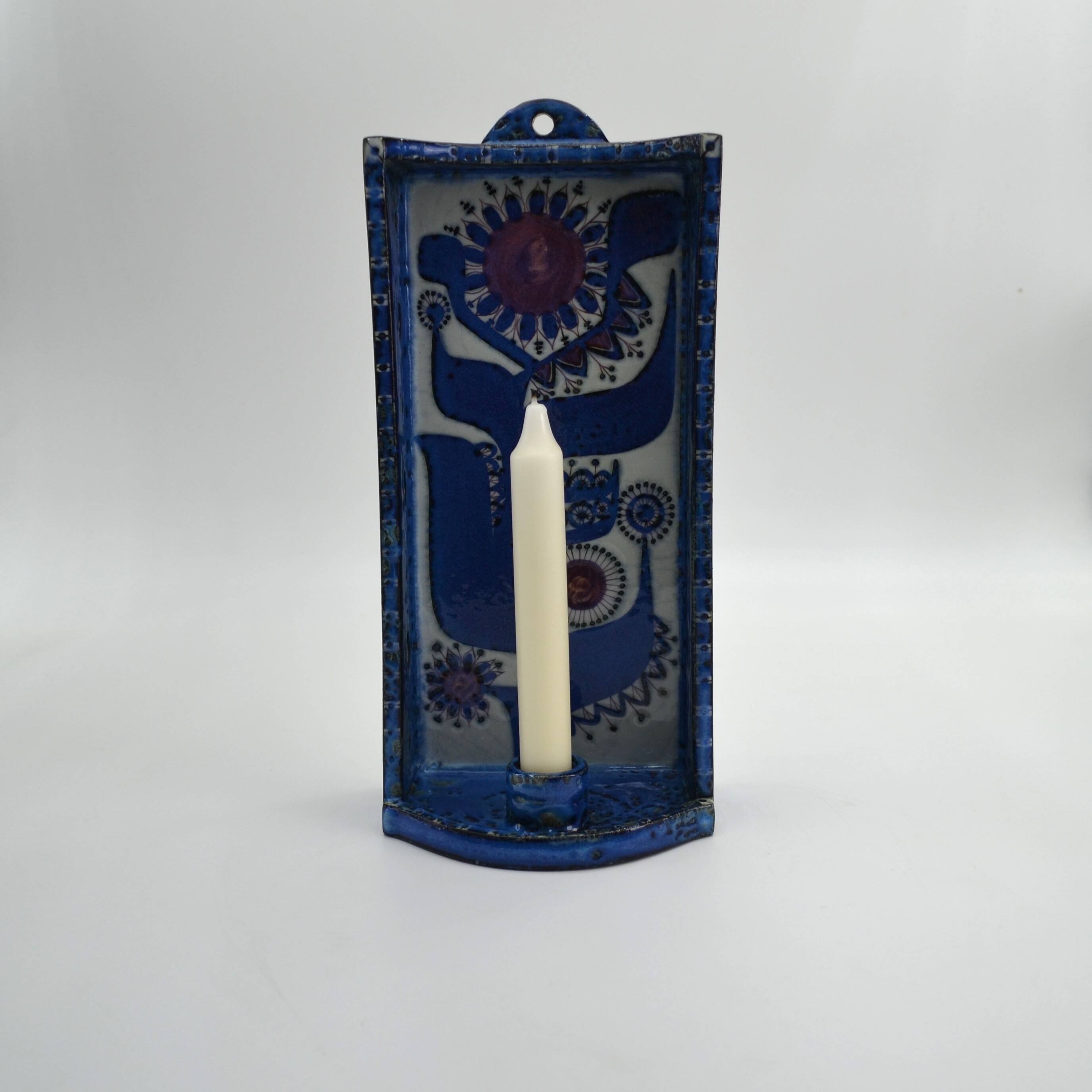 Wall-mounted candle holder in porcelain, Tenera series by Berte Jessen for Aluminia.