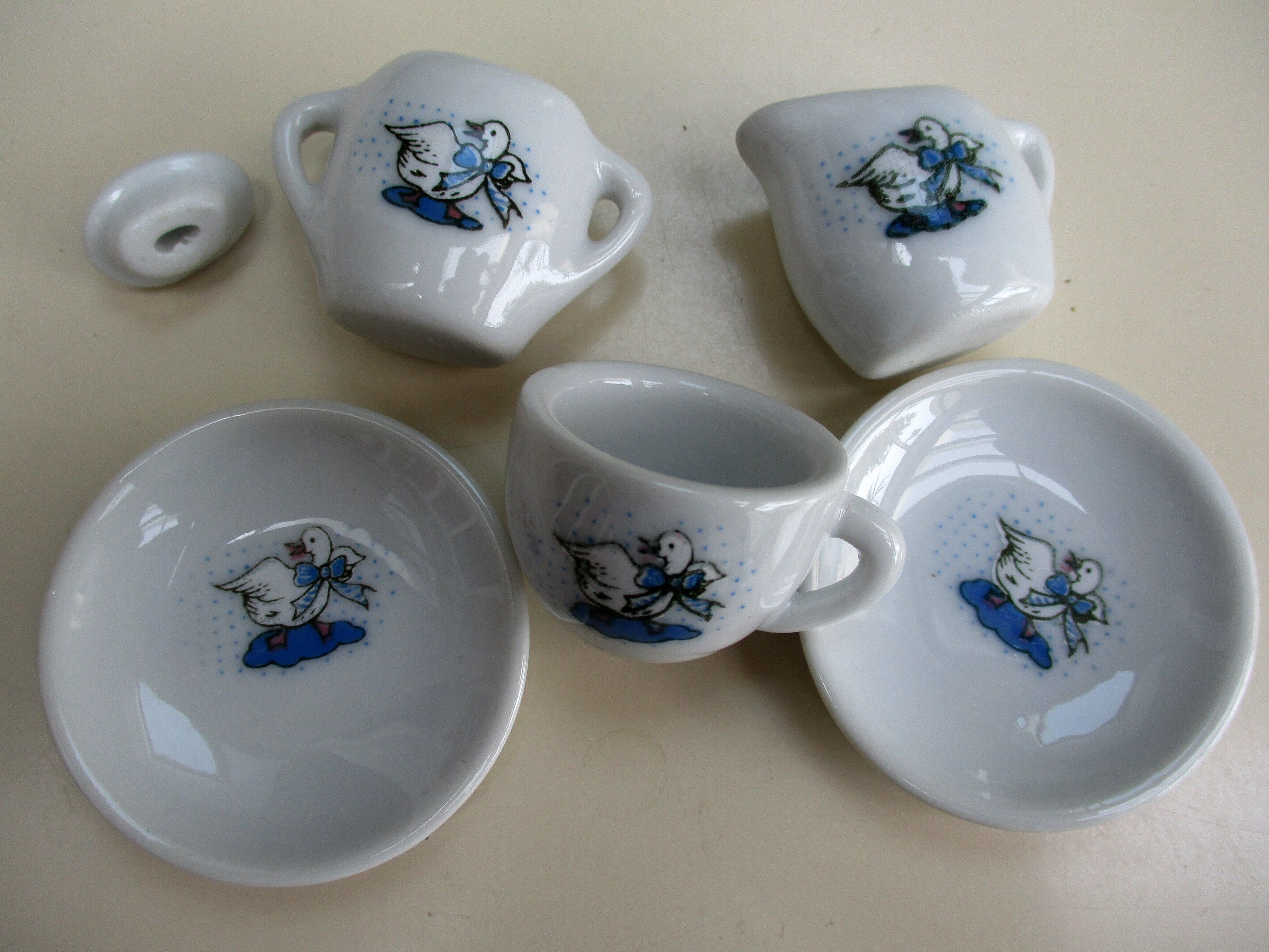 Tete à tete  « martine »  en porcelaine pour enfant pièces de dinette