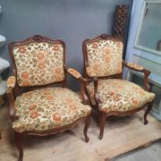 Paire de larges fauteuils style Louis XV