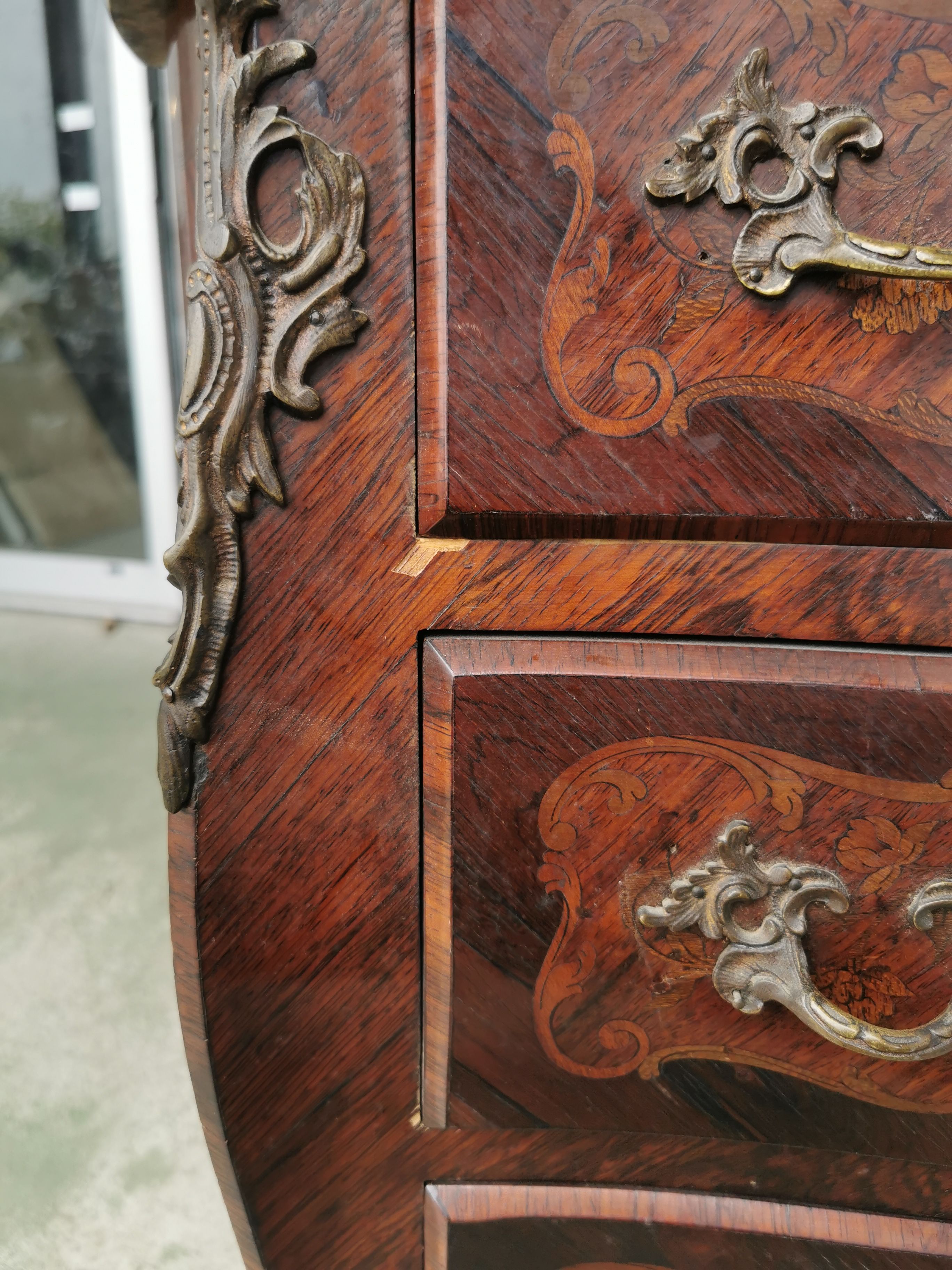 Dresser xxth rosewood top marble