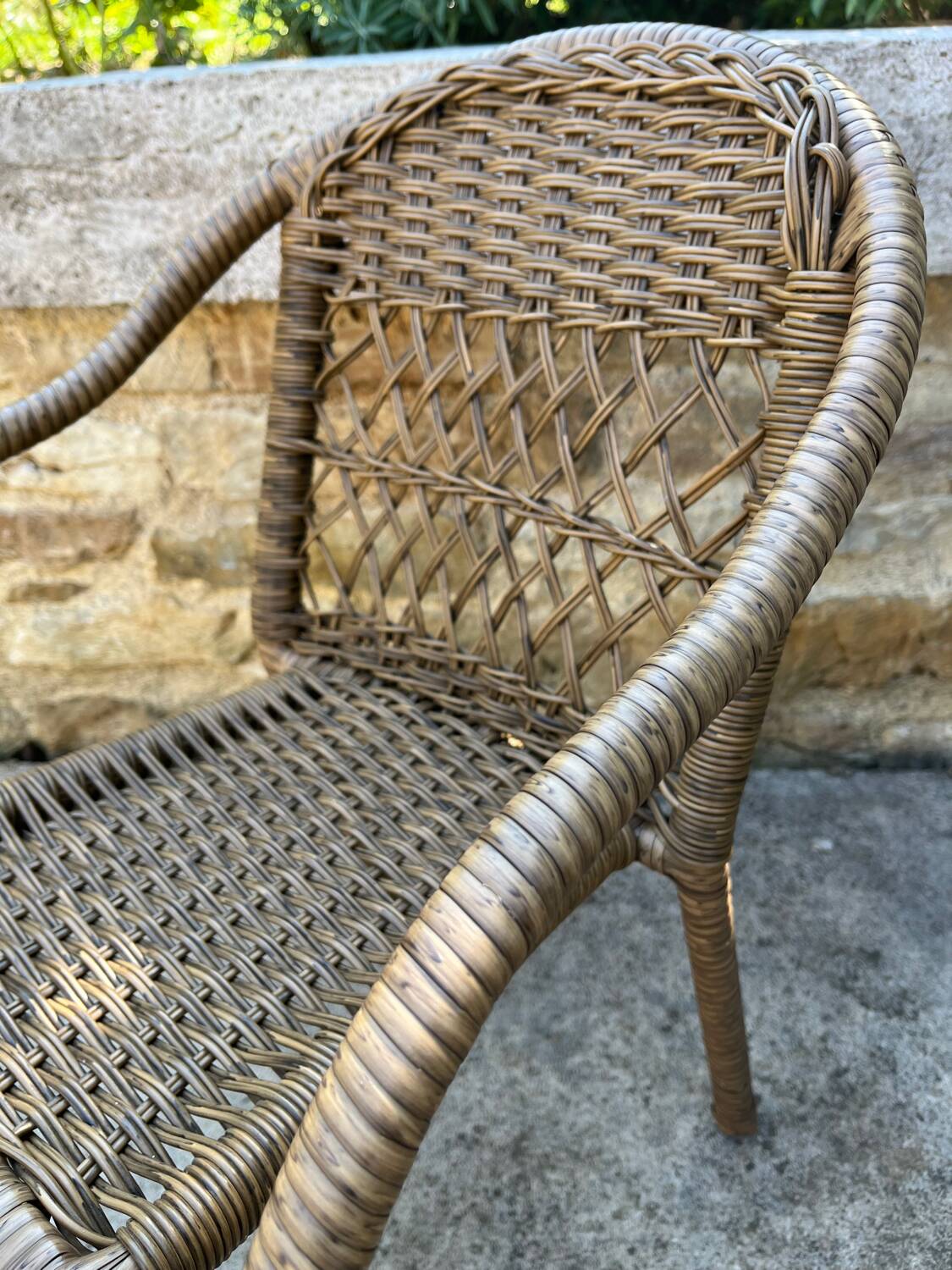 Small children's chair in beige scoubidou.