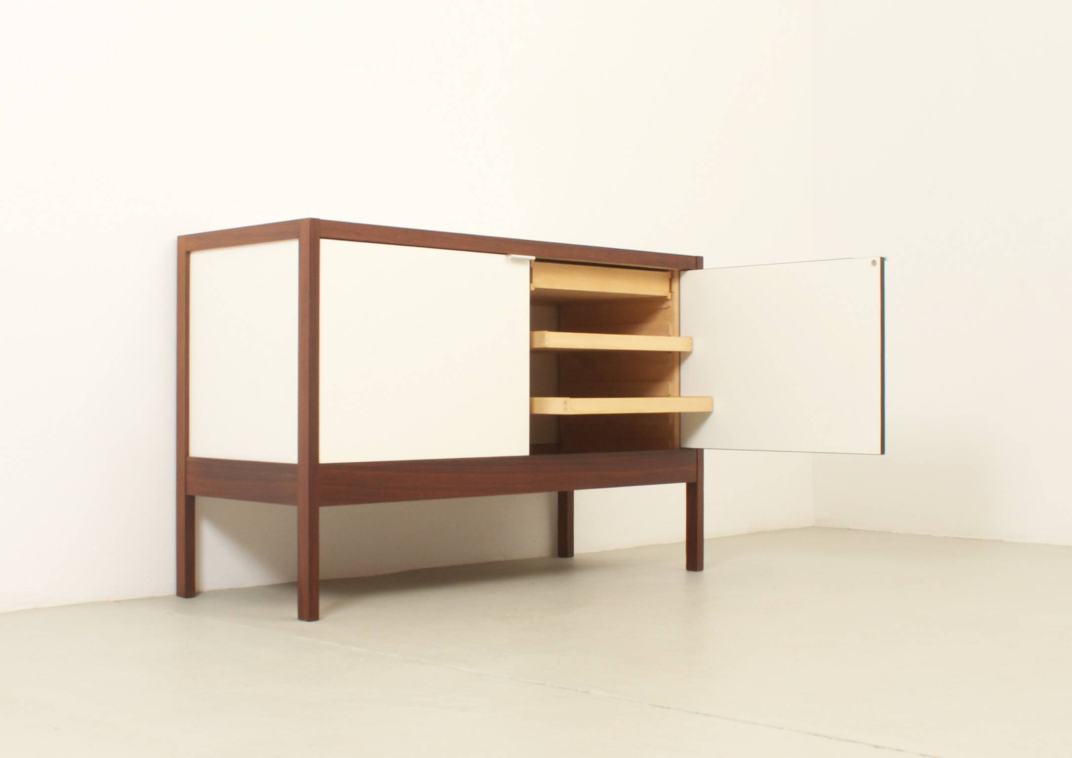 Buffet réversible conçu par Dieter Wäeckerlin pour Idealheim, Suisse, 1963