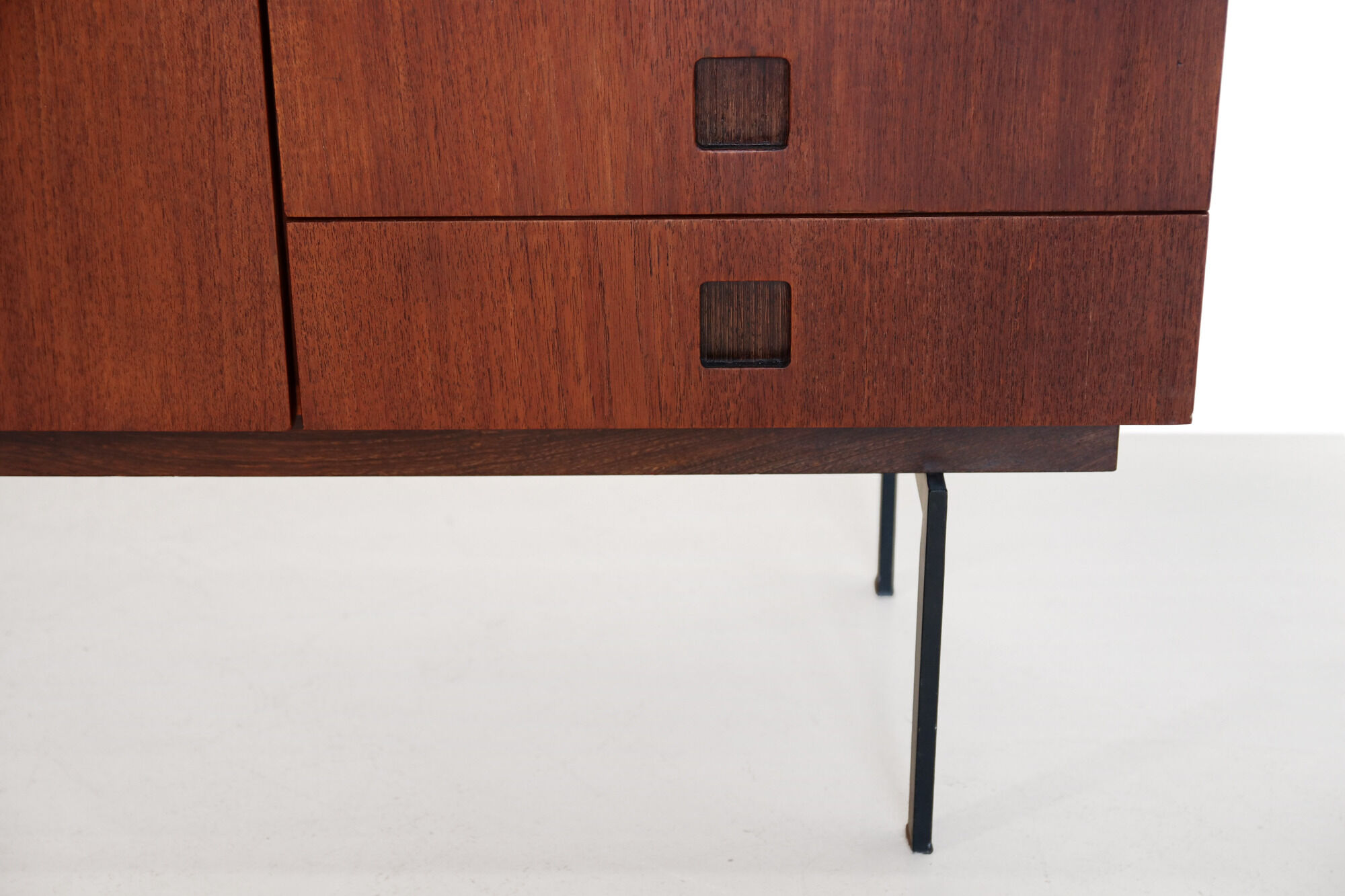 Teak Hulmefa Propos series highboard