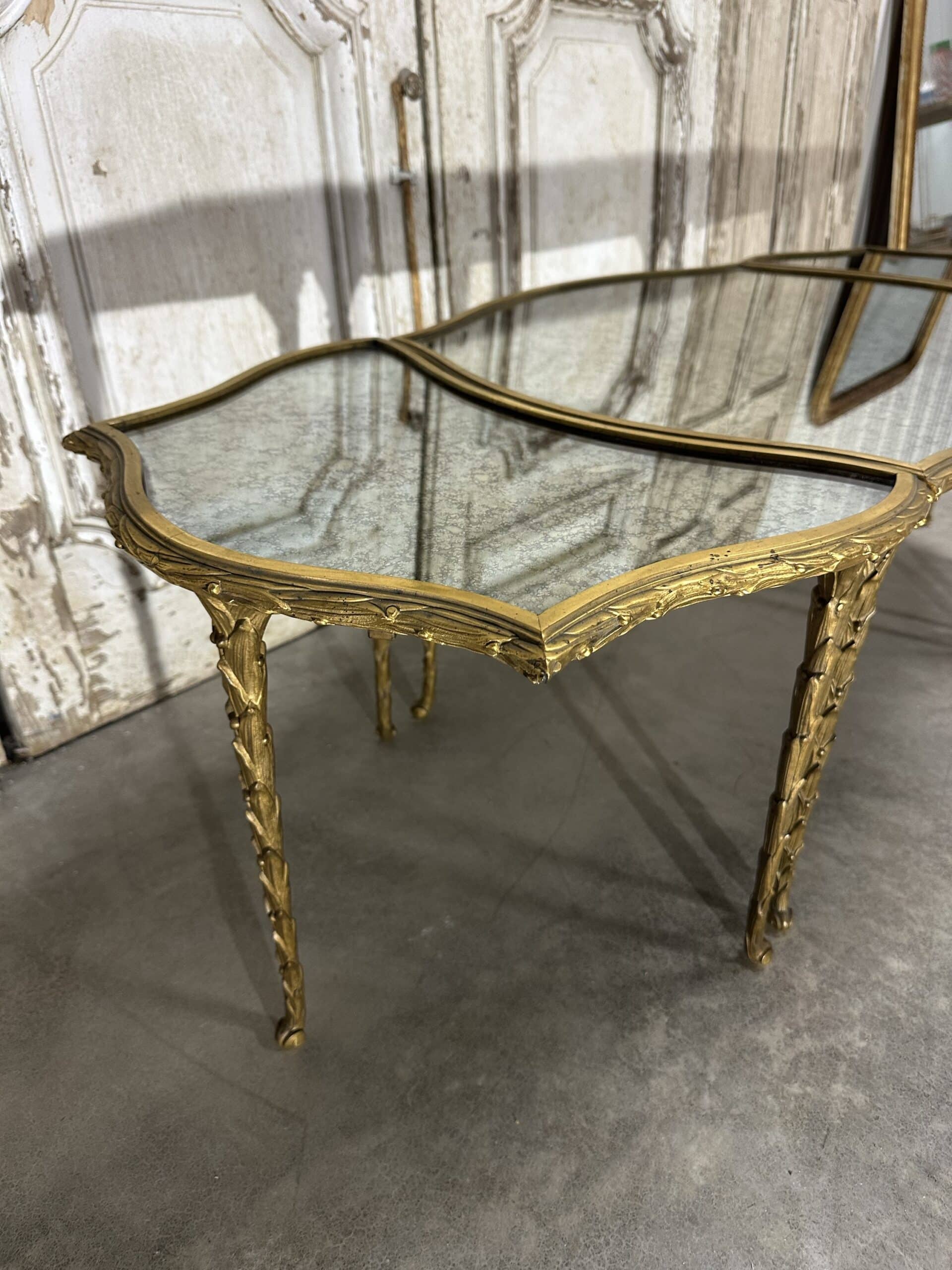 Table basse tripartite en bronze circa 1950-70