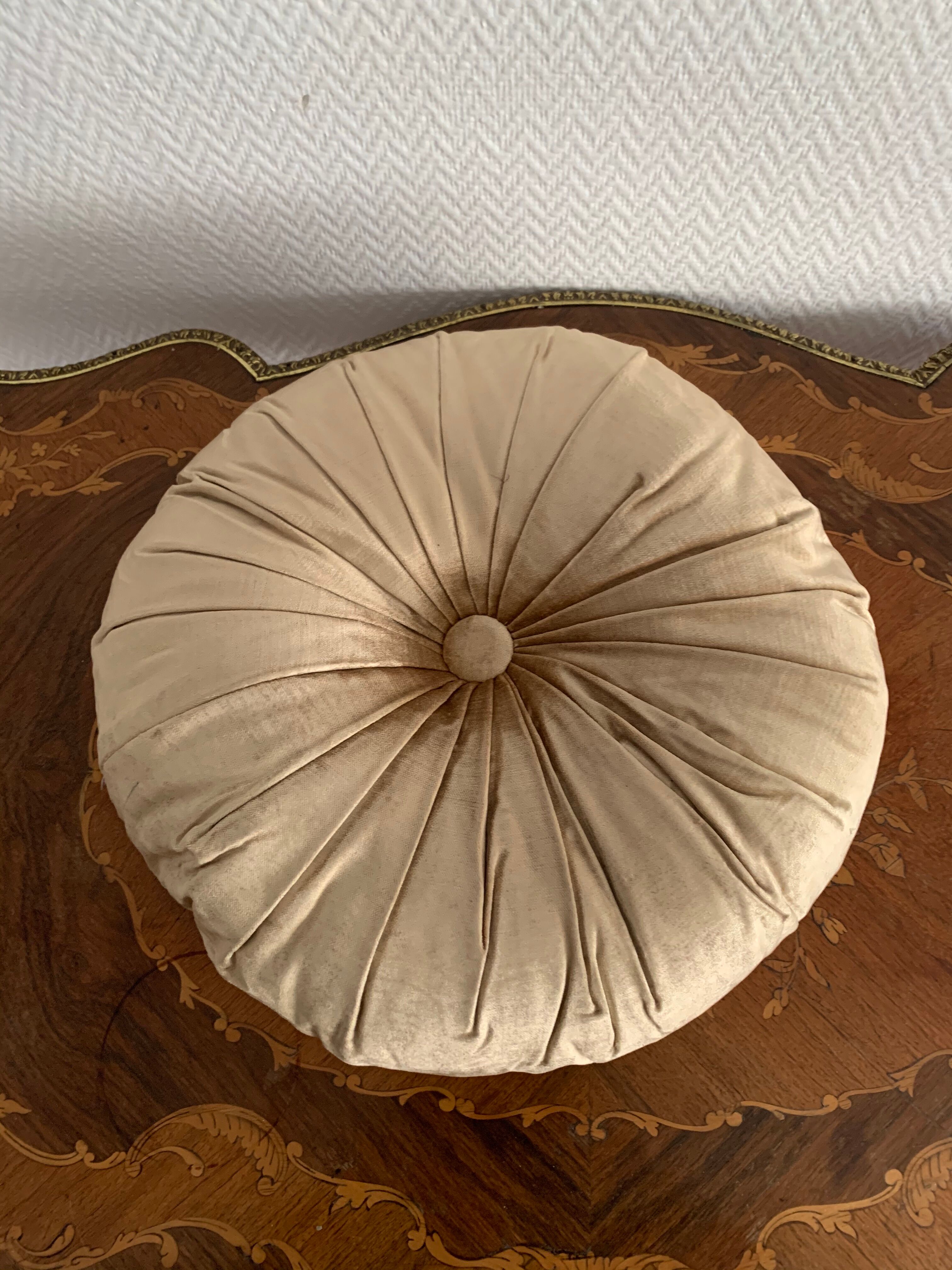 Gold lamé round velvet cushion