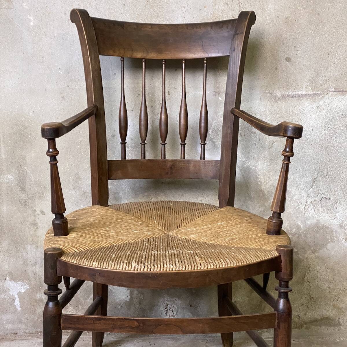 Provençal armchair in wood and straw