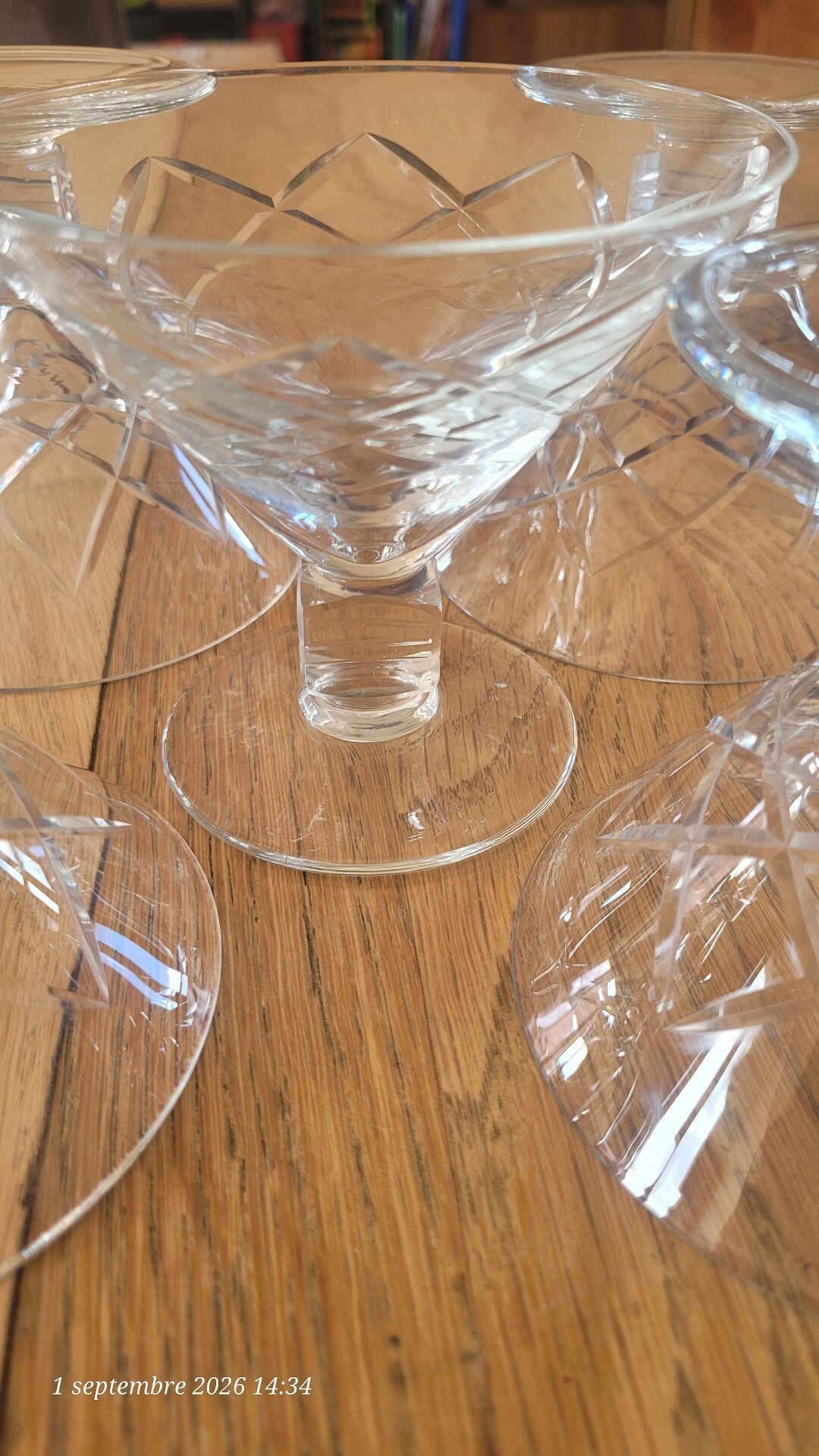 5 coupes à champagne en verre taillé