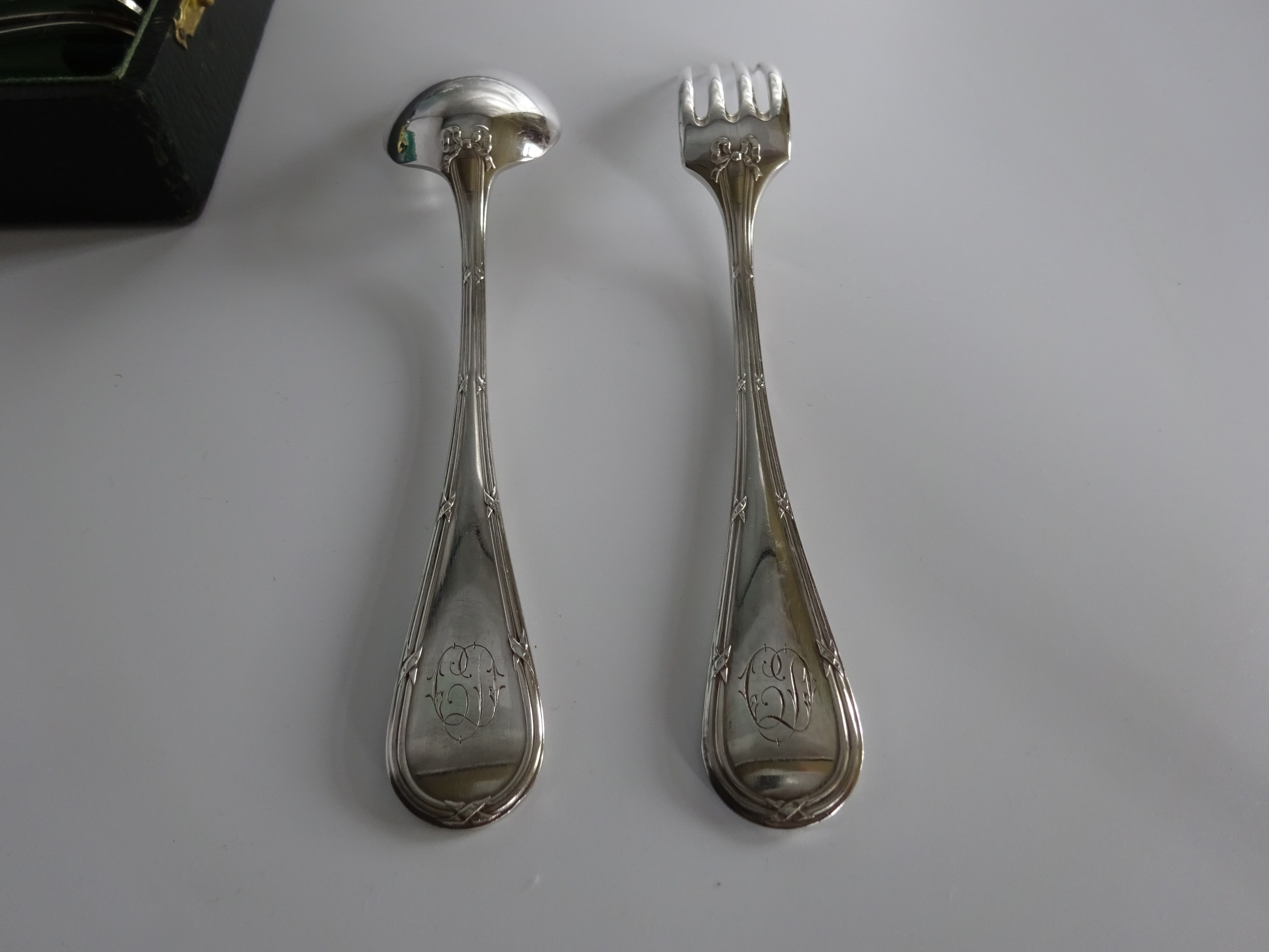 Set of 24 dessert cutlery in silver metal
