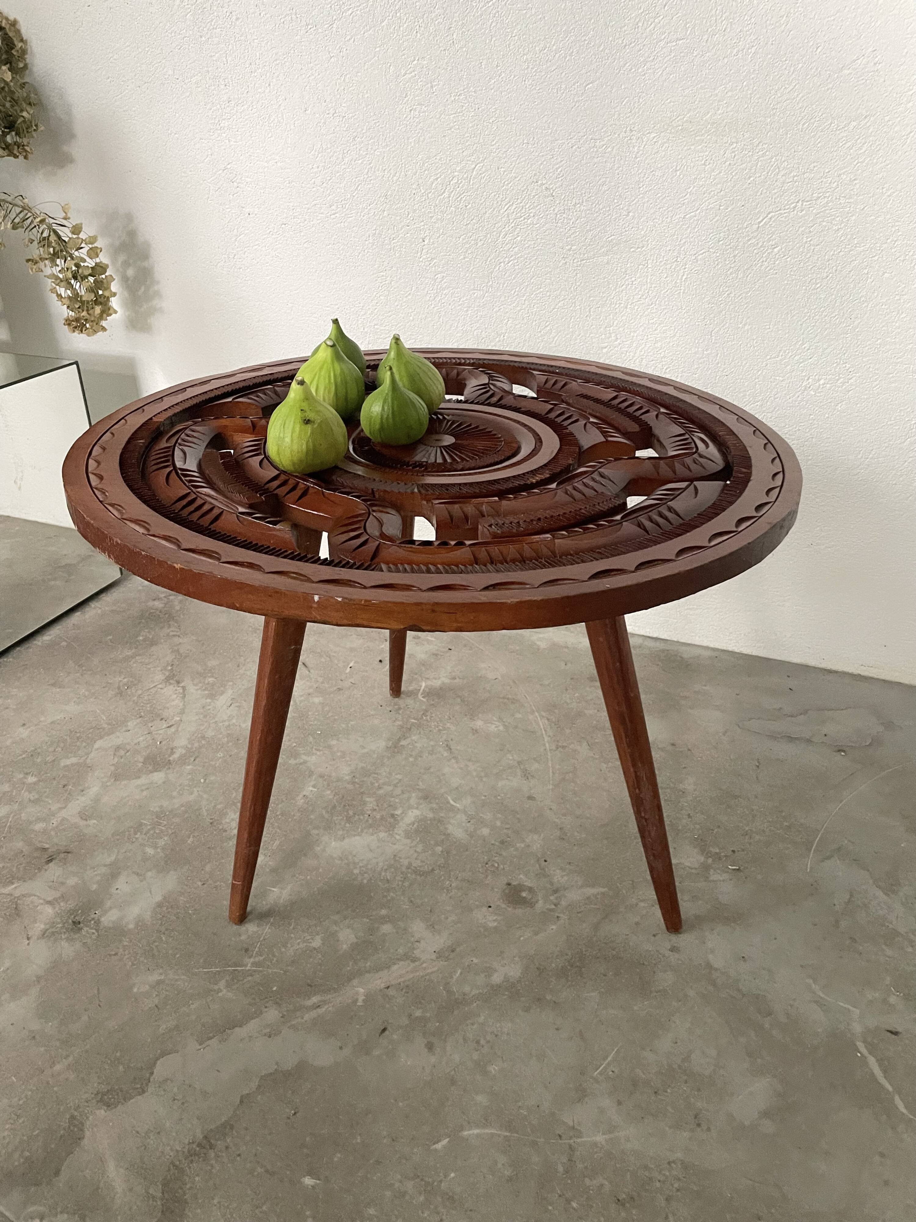 60s tripod coffee table in chiseled wood