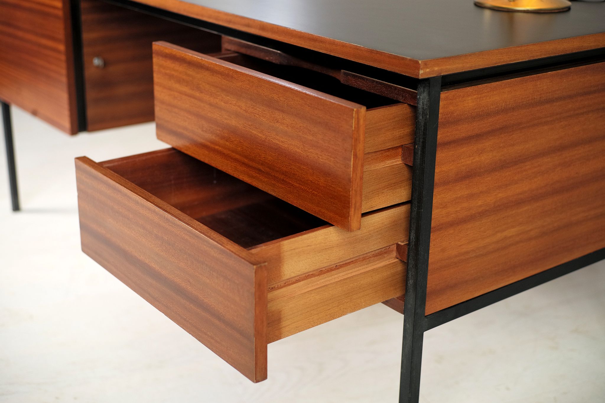 Executive desk 620 by Pierre Guariche for Minvielle France 1960