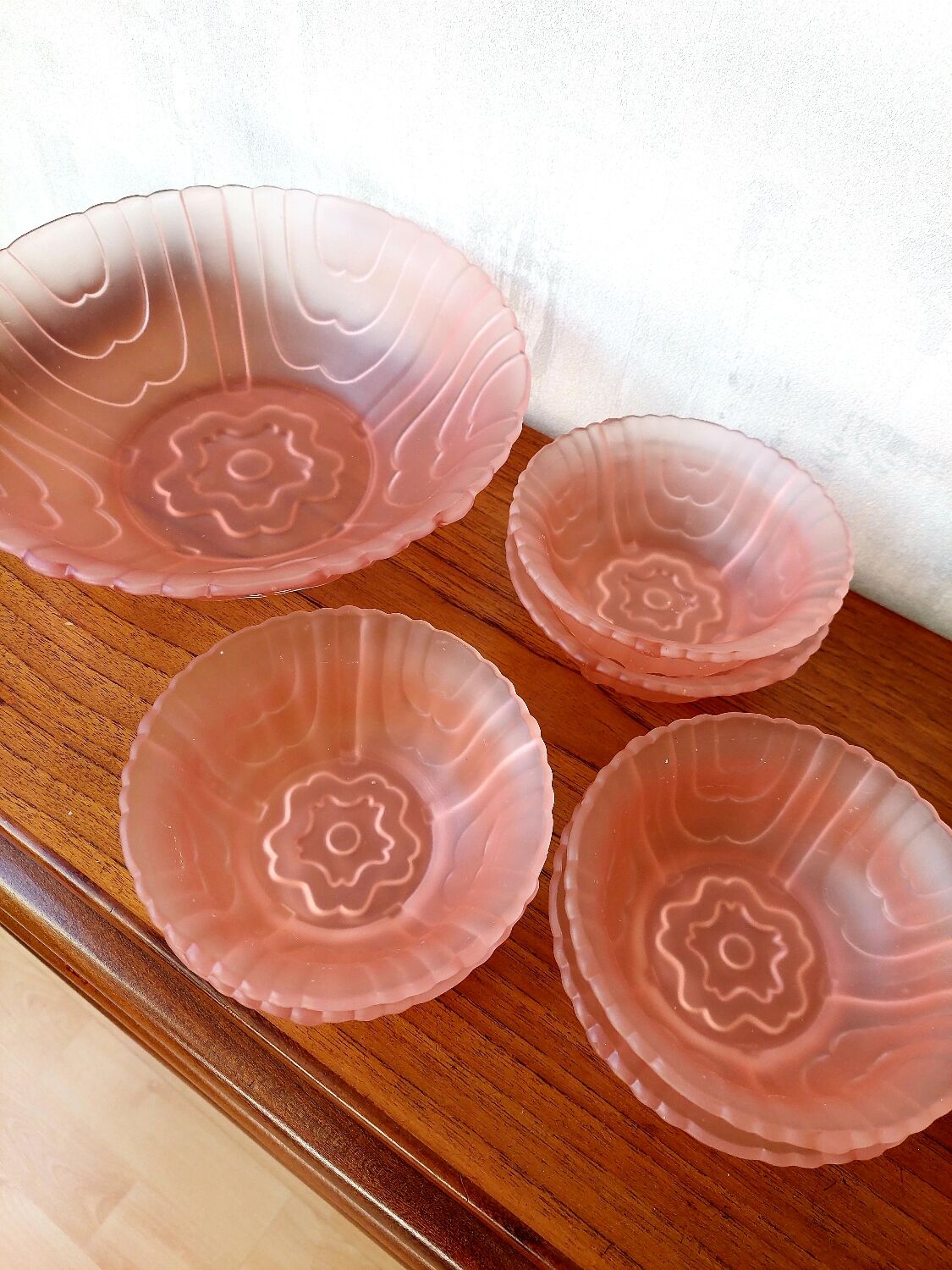Ensemble de bols en verre dépoli rose