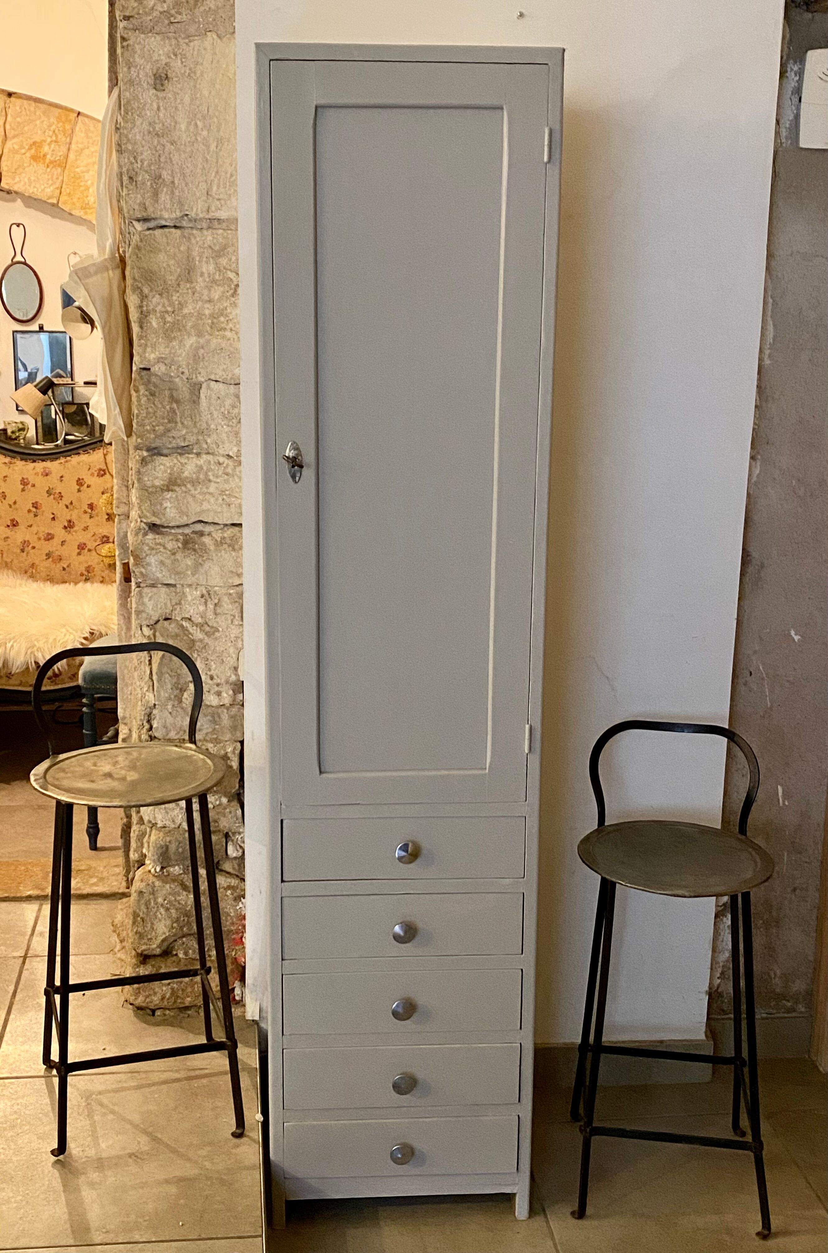 Toilet column cabinet