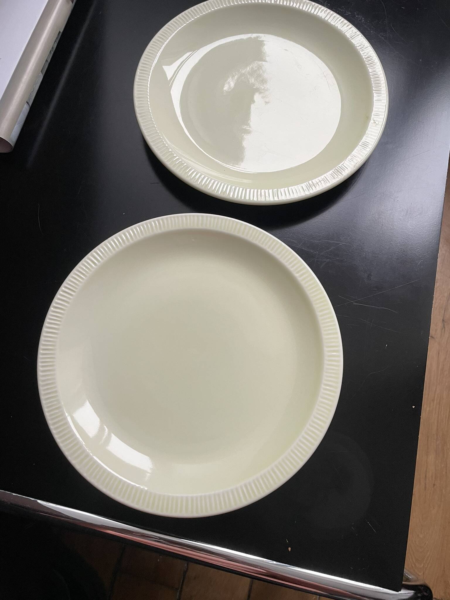 Duo of yellow plates