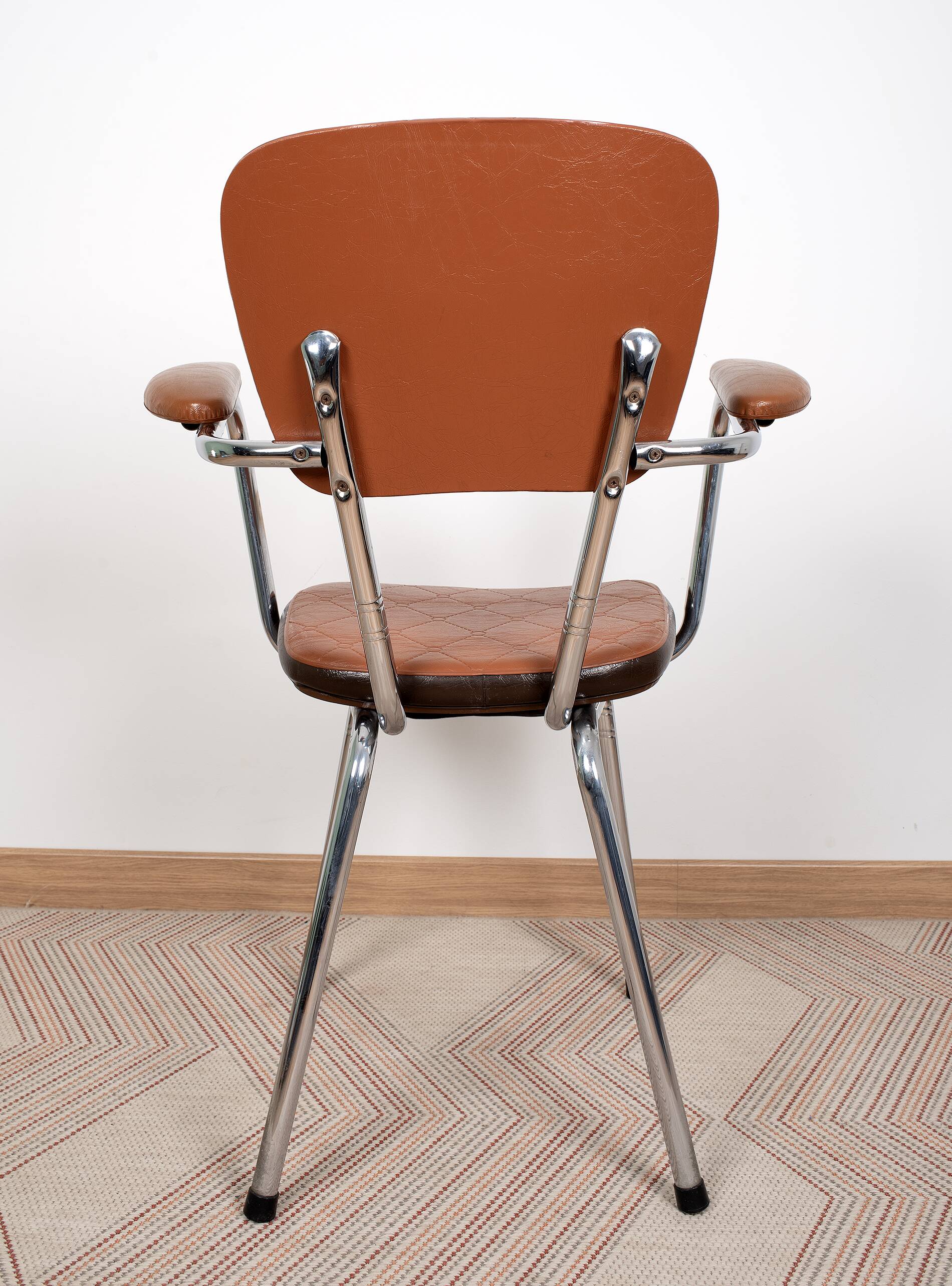 Chaise vintage chromé, marque l’auvergnate