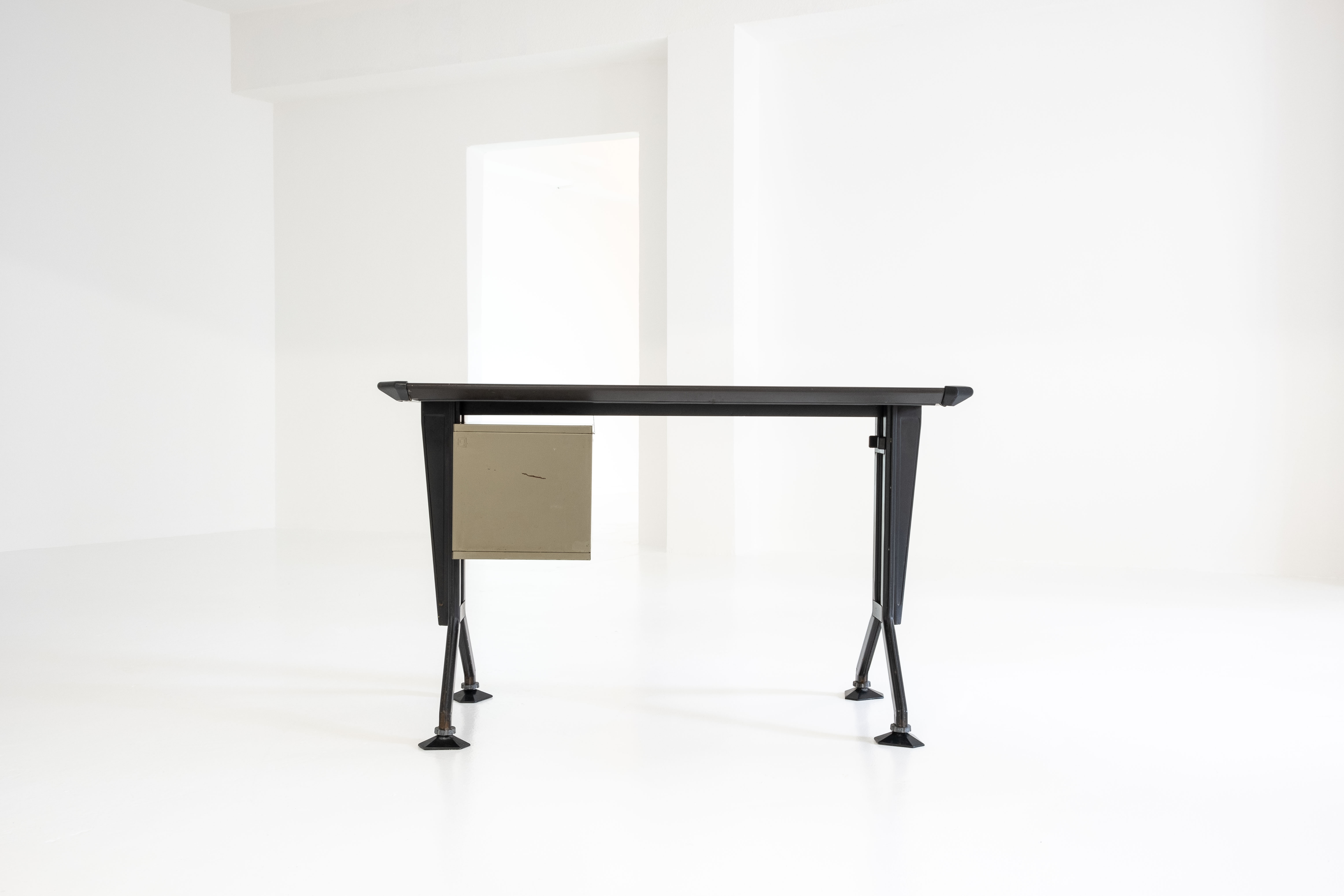 ARCO Side Desk (Arredamenti Metallici Serie "ARCO") by B.B.P.R. Studio for Olivetti, 1963