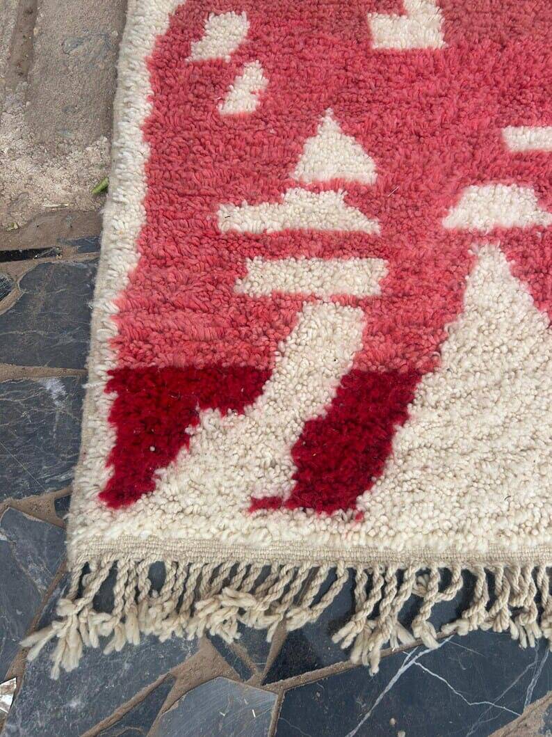 Handmade Berber rug in pure wool, size 150 x 250 cm