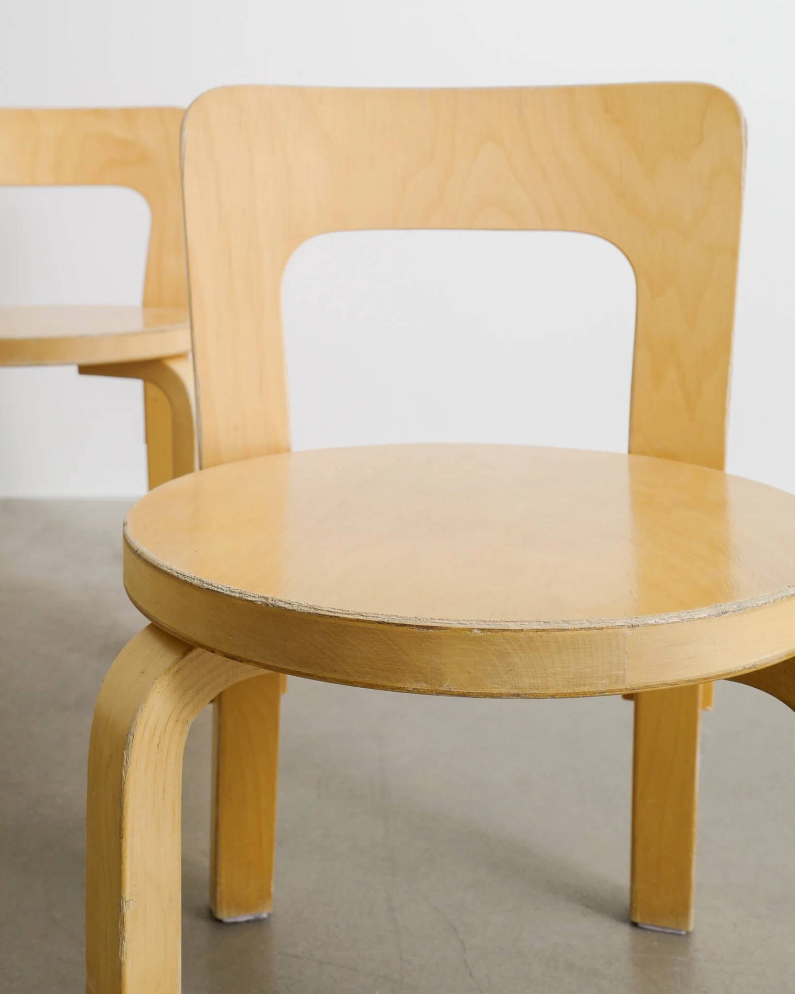 Paire de chaises pour enfant en bois N65 par Alvar Aalto, Finlande années 1990
