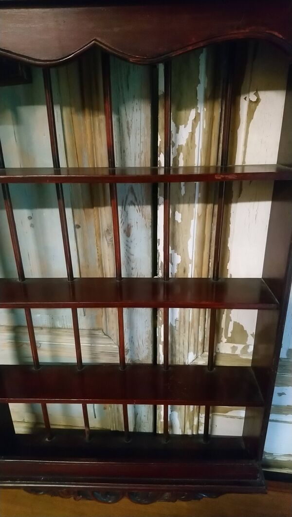 Etgère murale en bois sculpté pour collection ou autre.