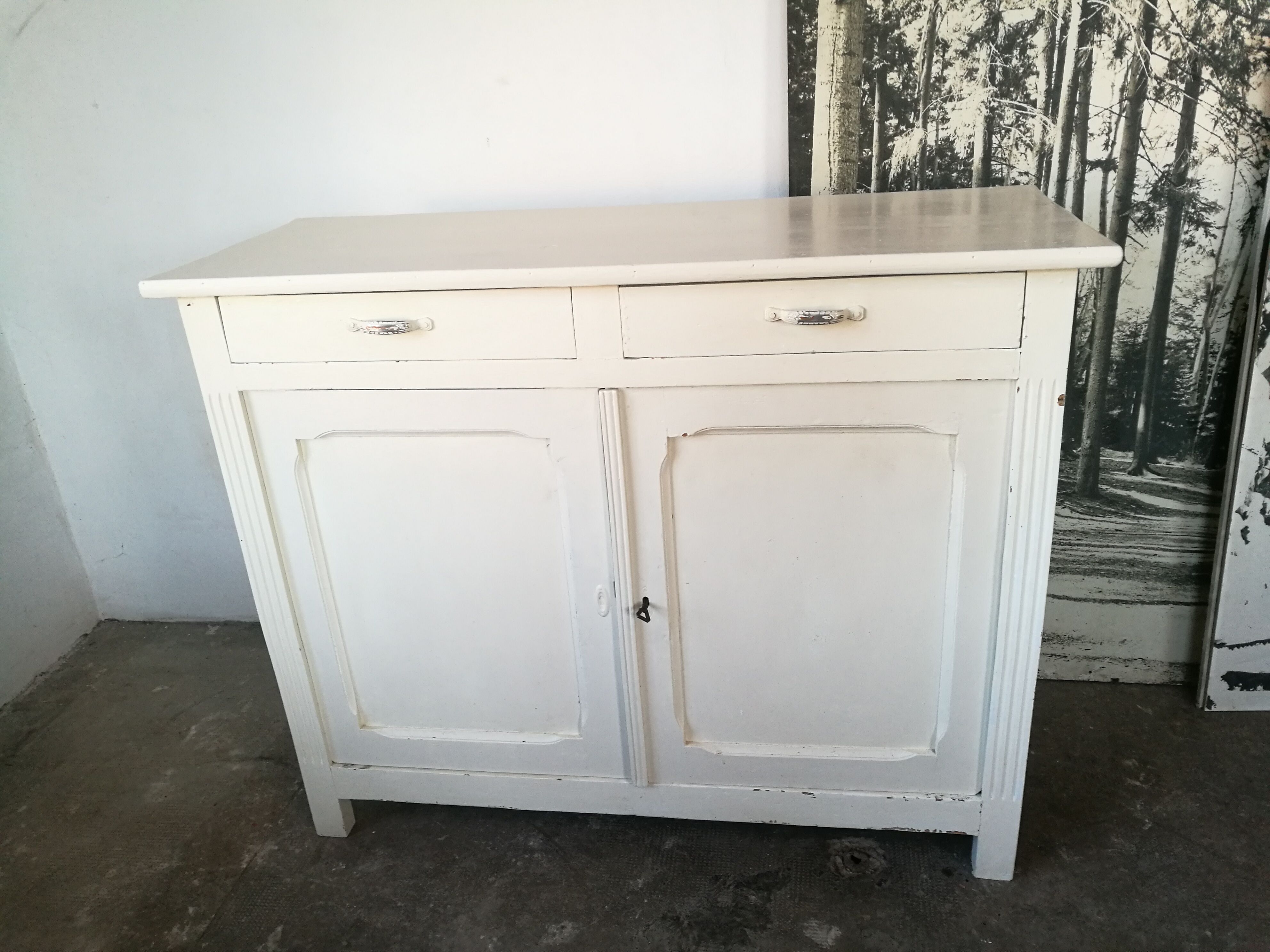 White parisian buffet