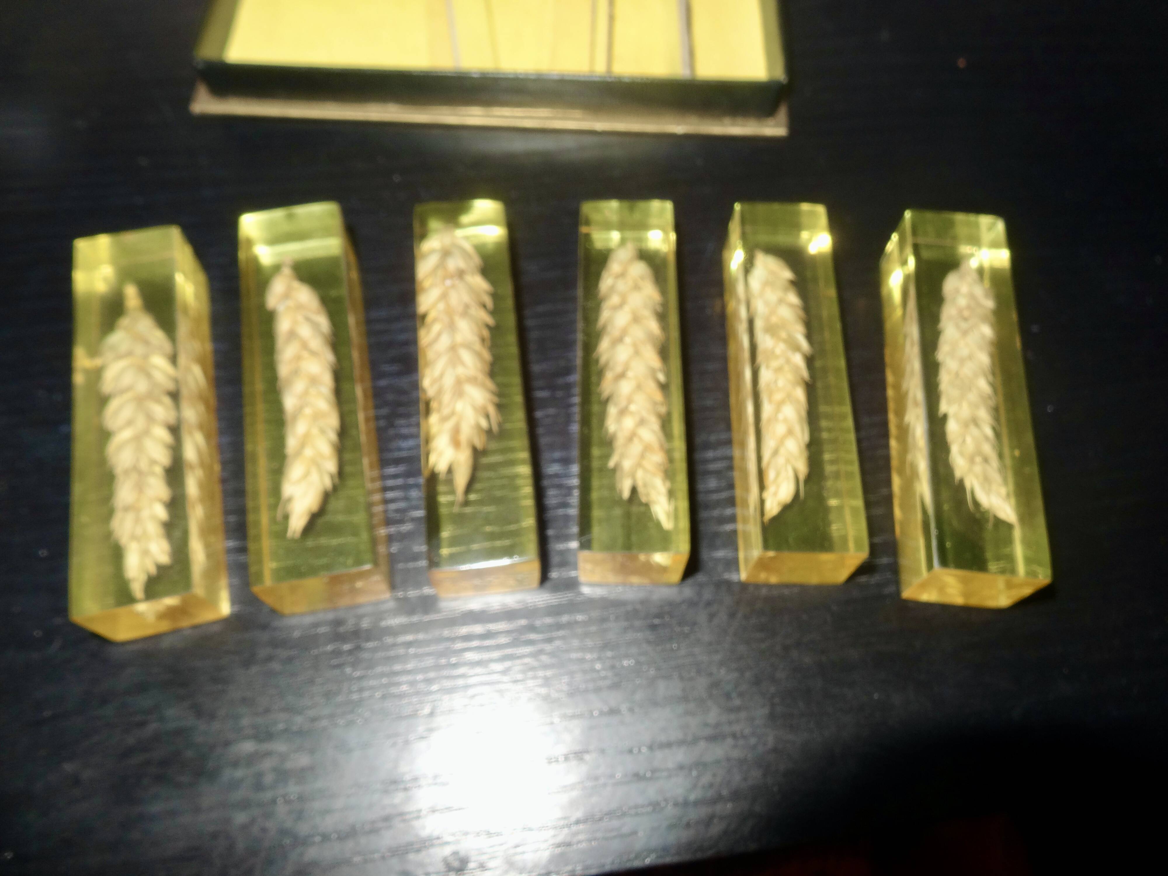 Knife holder inclusions