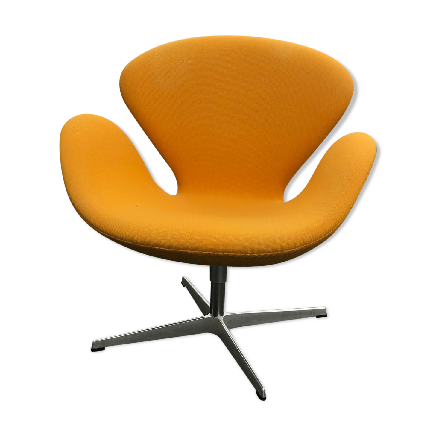 Swan armchair by Arne Jacobsen for Fritz Hansen