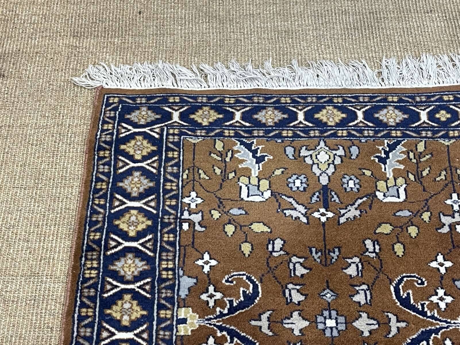 Handmade Pakistani wool rug - L=1m75 l=1m27..