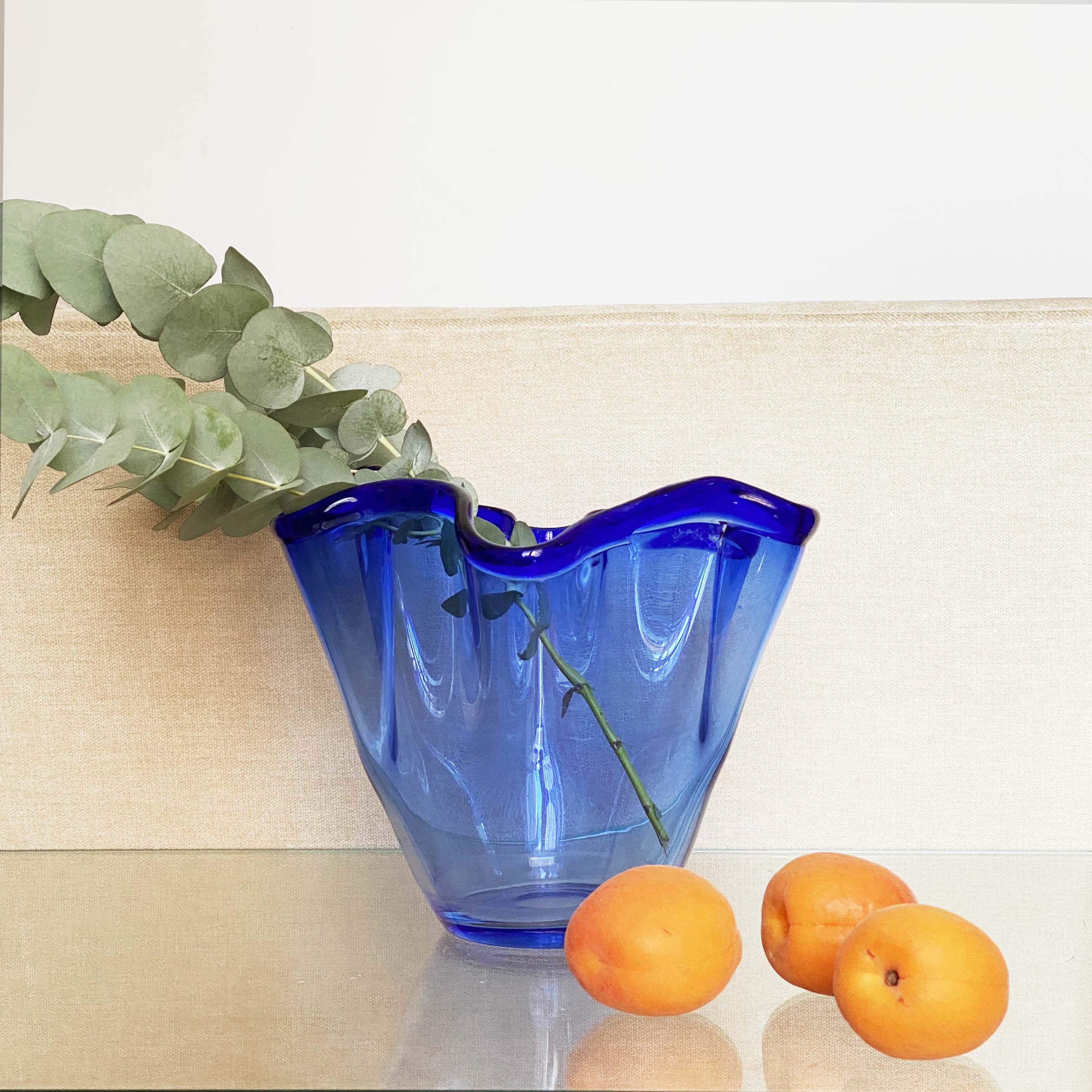 "Tulip vase" - Danish vase in blue glass designed by Anker Iversen