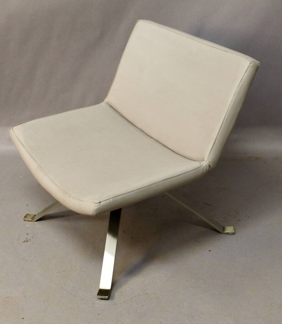 Design armchair with light grey skai top