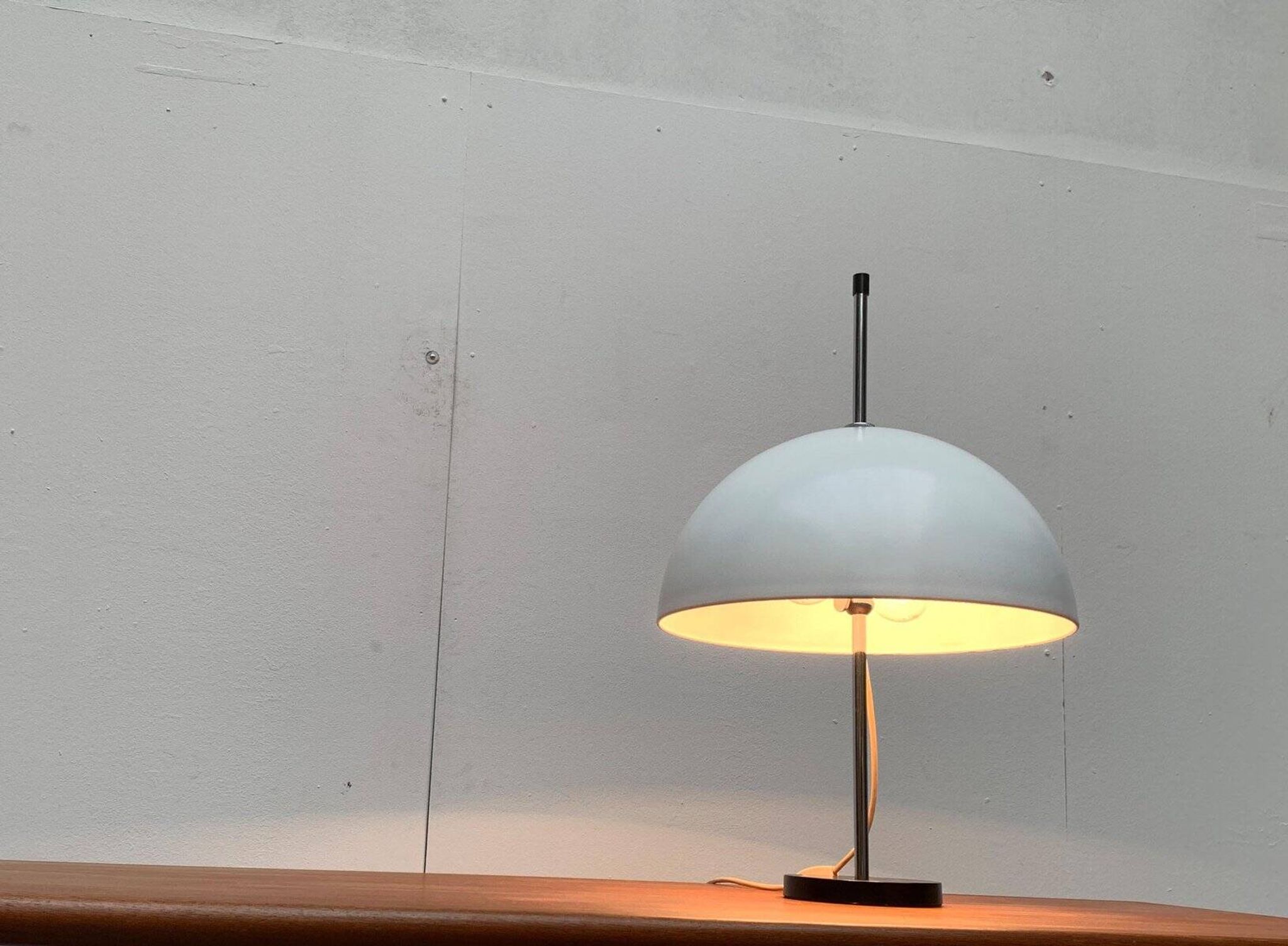Mid-century minimalist dome table lamp