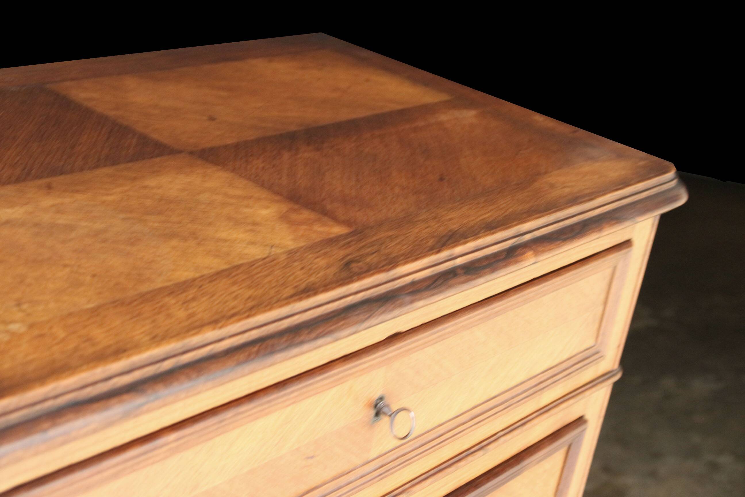 Magnificent 19th century secretary in walnut veneer.