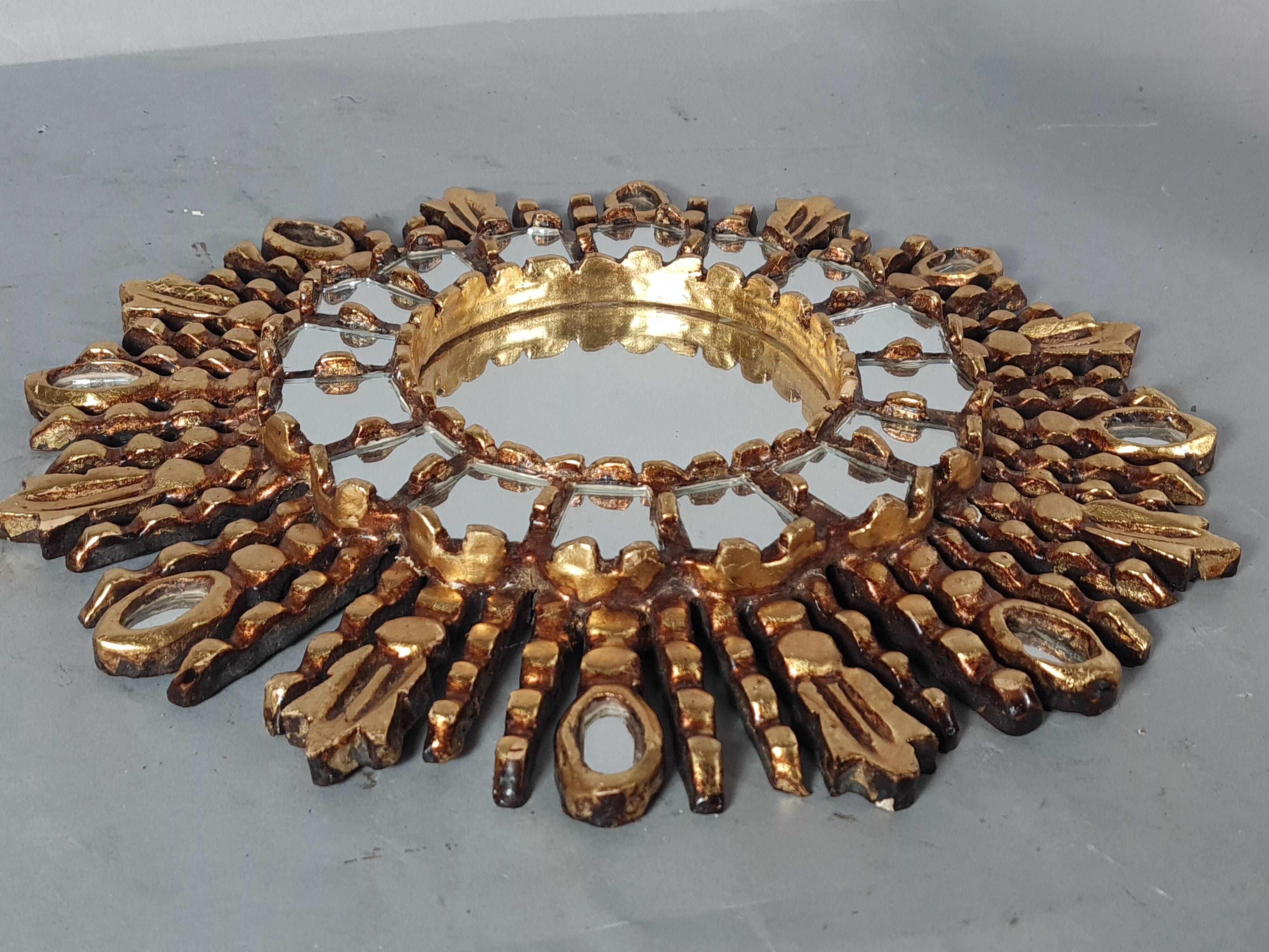 Vintage 35 cm gilded carved wood sun mirror with wooden slats D326