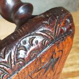 Tabouret ancien en bois massif tourné et sculpté