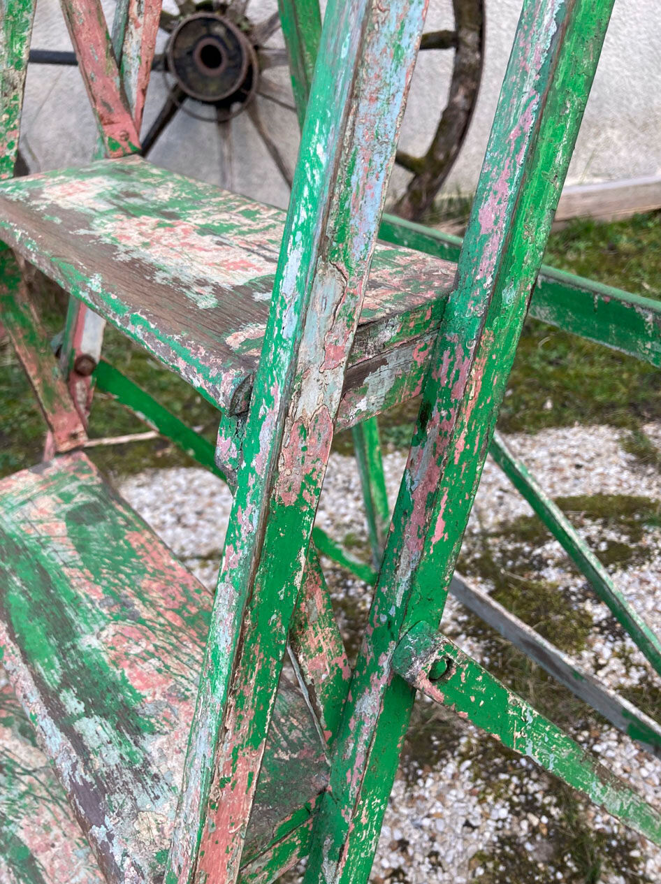 Escabeau d'artiste ancien patiné