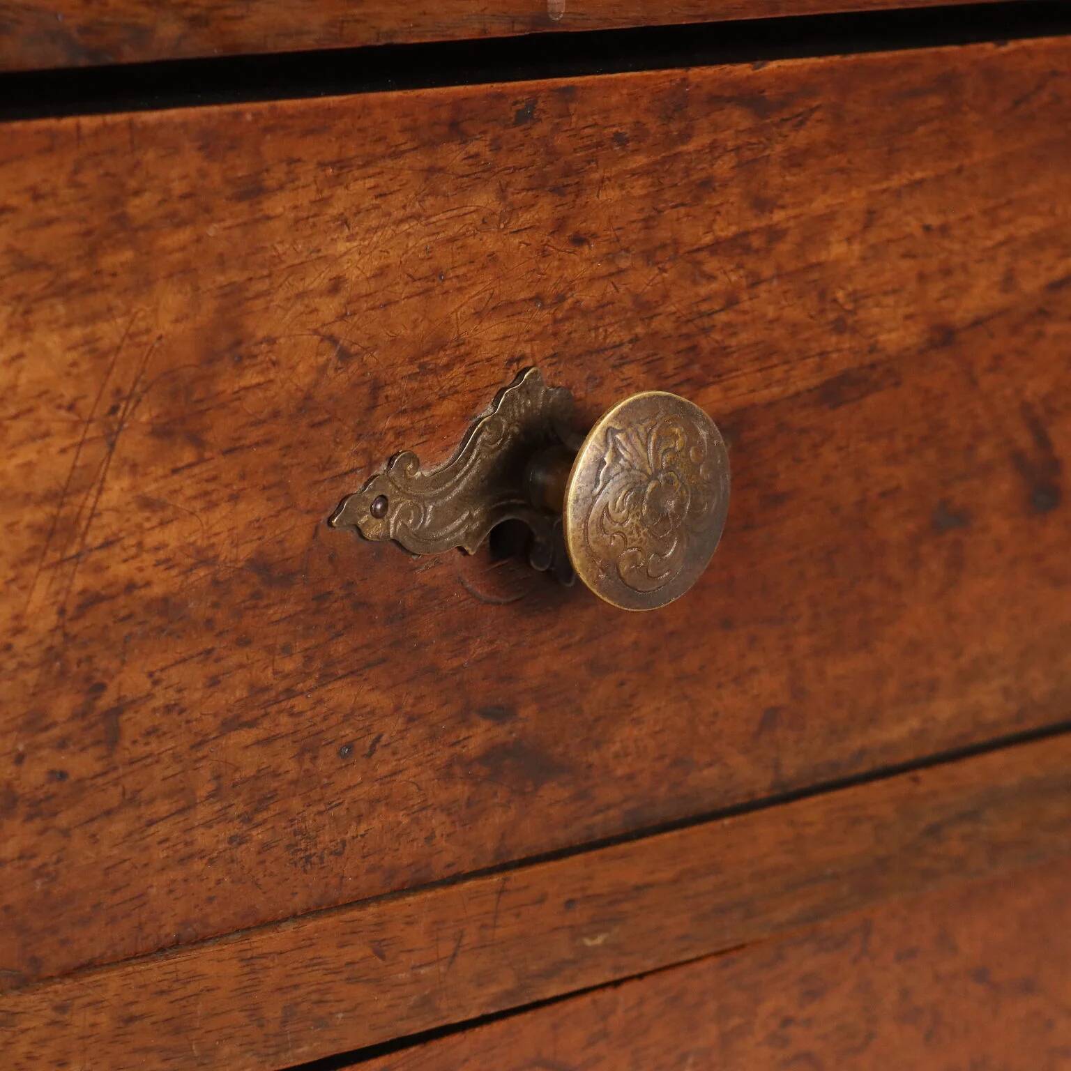 Commode Directoire ancienne en noyer 3 tiroirs XIXe siècle