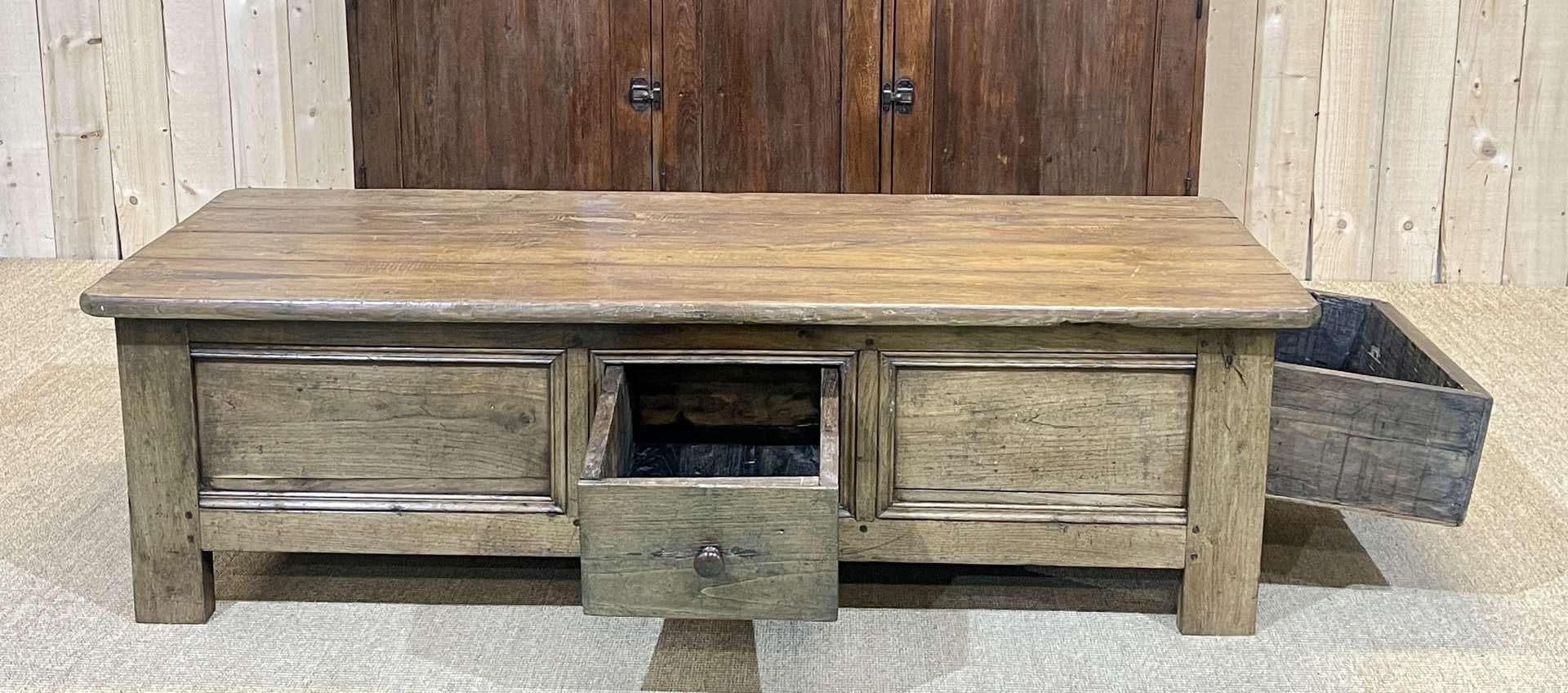 Table basse en châtaignier du XIXème à 3 tiroirs