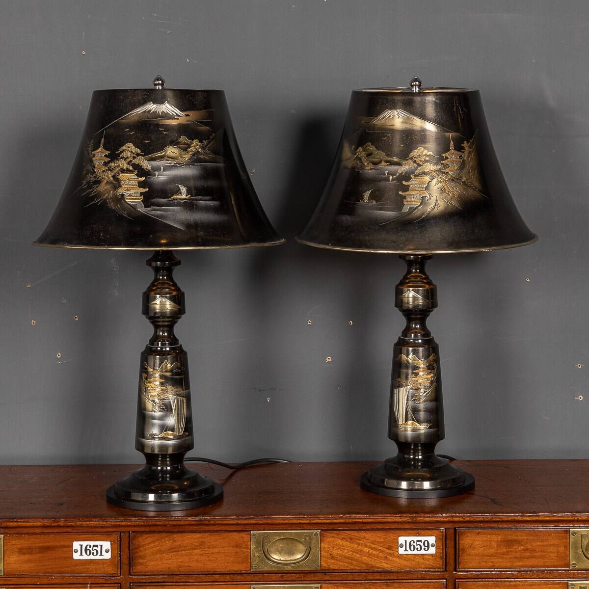 Mid 20thc japanese pair of lacquered table lamps c.1960
