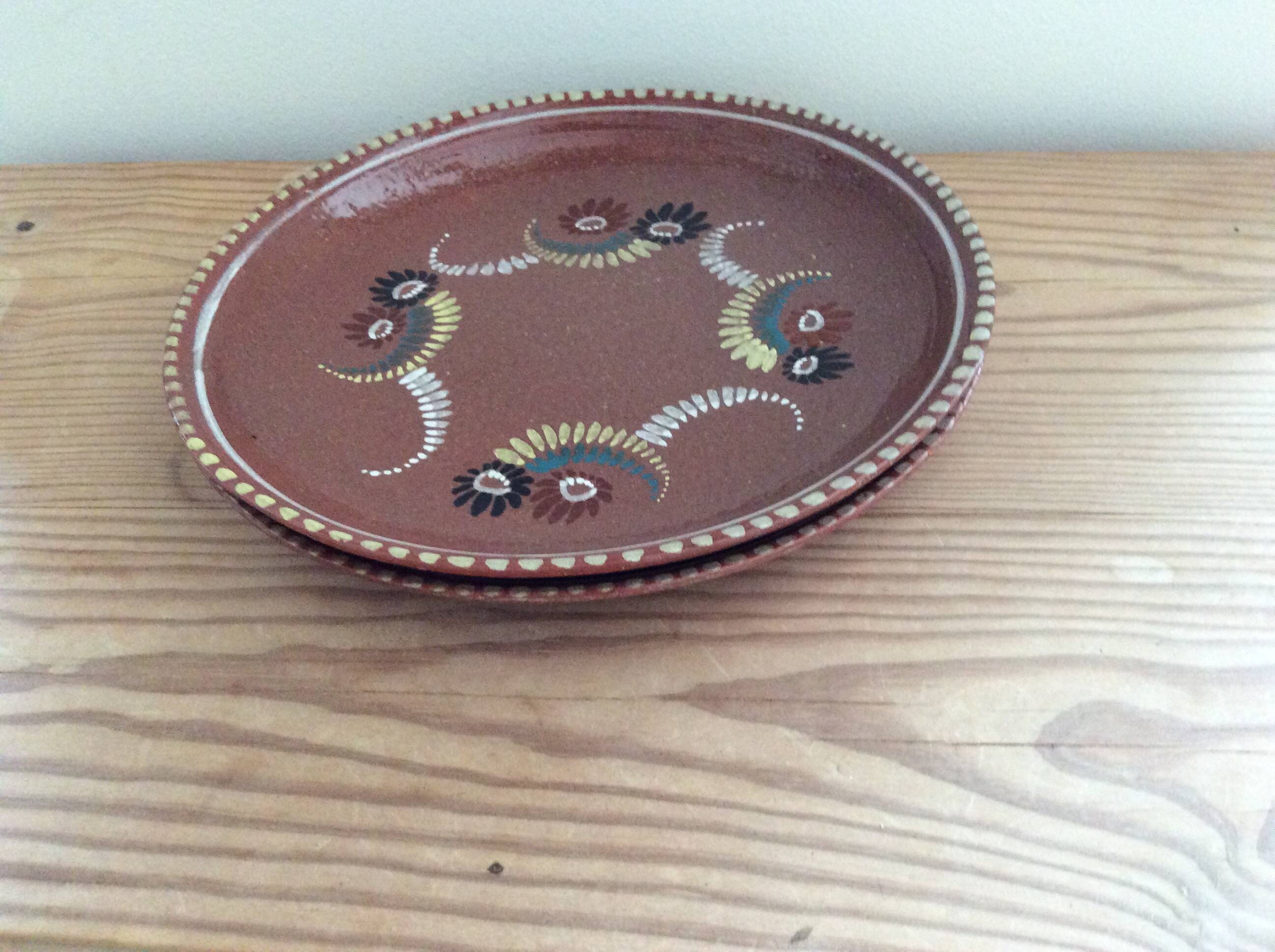 Flat terracotta plates