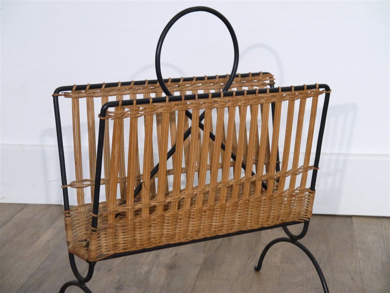 Magazine holder