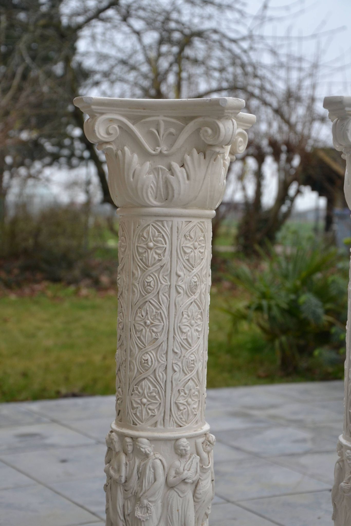 2 old plaster columns