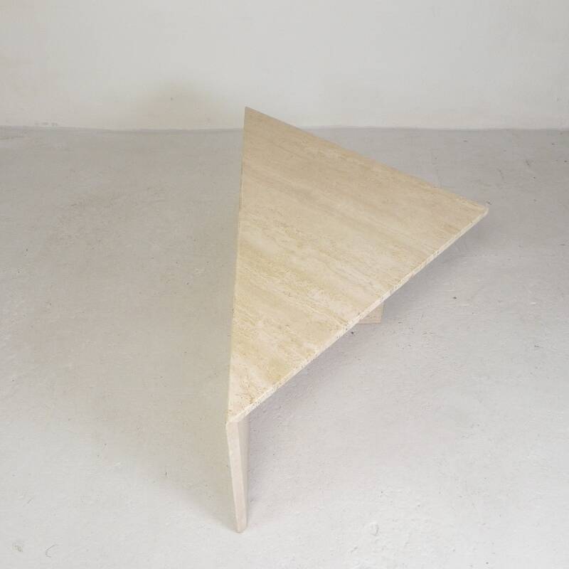 Table basse en travertin Mid-Century avec plateau triangulaire, années 1970