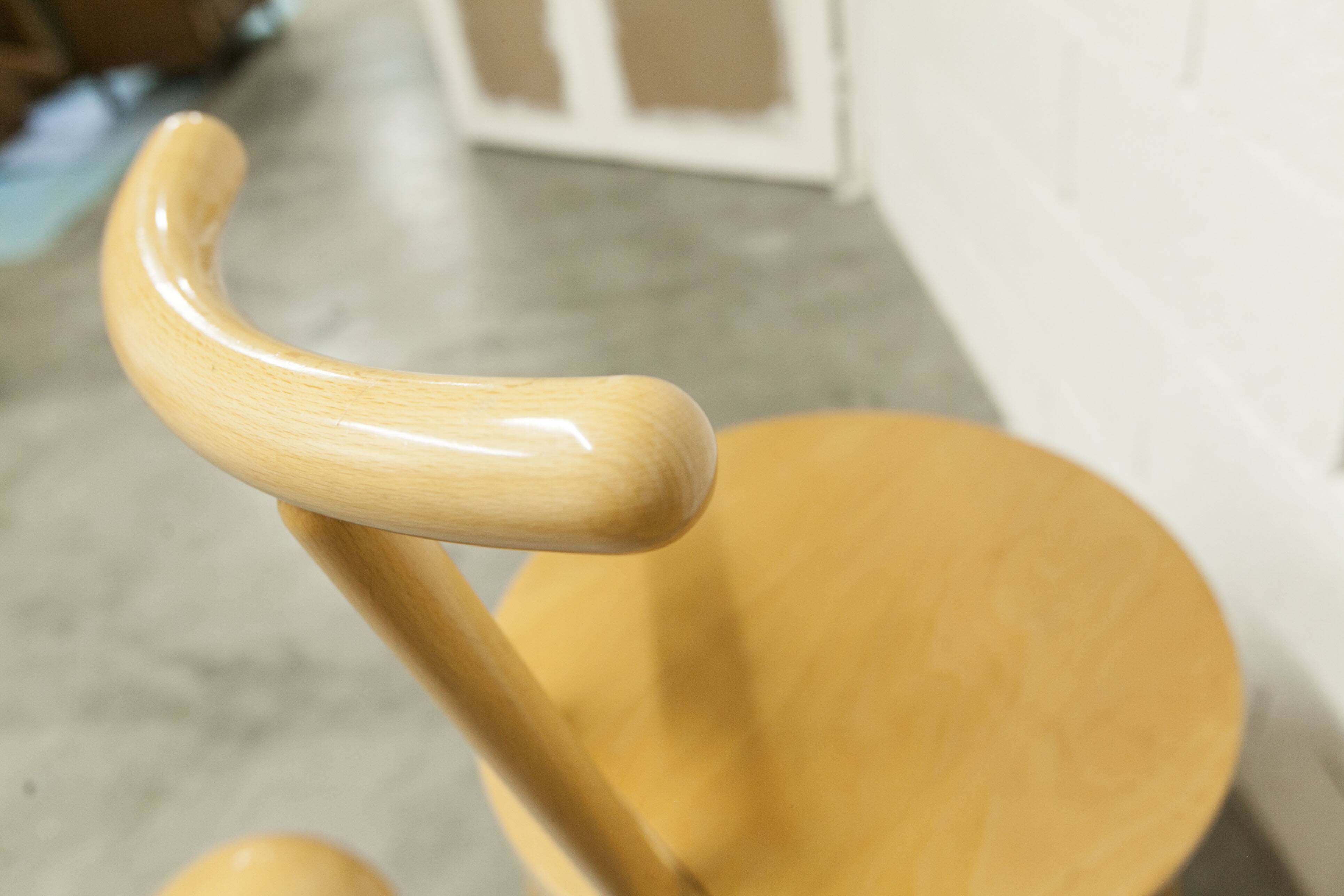 Set of 3 minimalist chairs in light wood, 1980s Italy